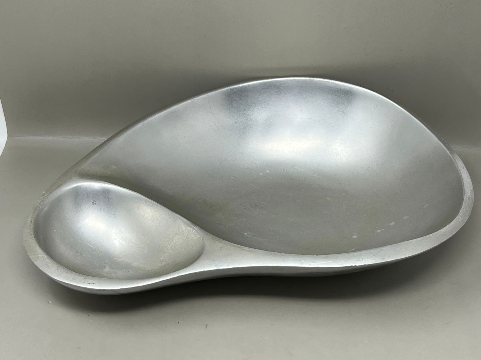 Nambe Model 560 Chip and Dip Tray Designed by Richard K Thomas: needs polishing with nambe polish