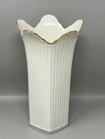 Lenox Meridian Collection Cream Porcelain Flower Vase