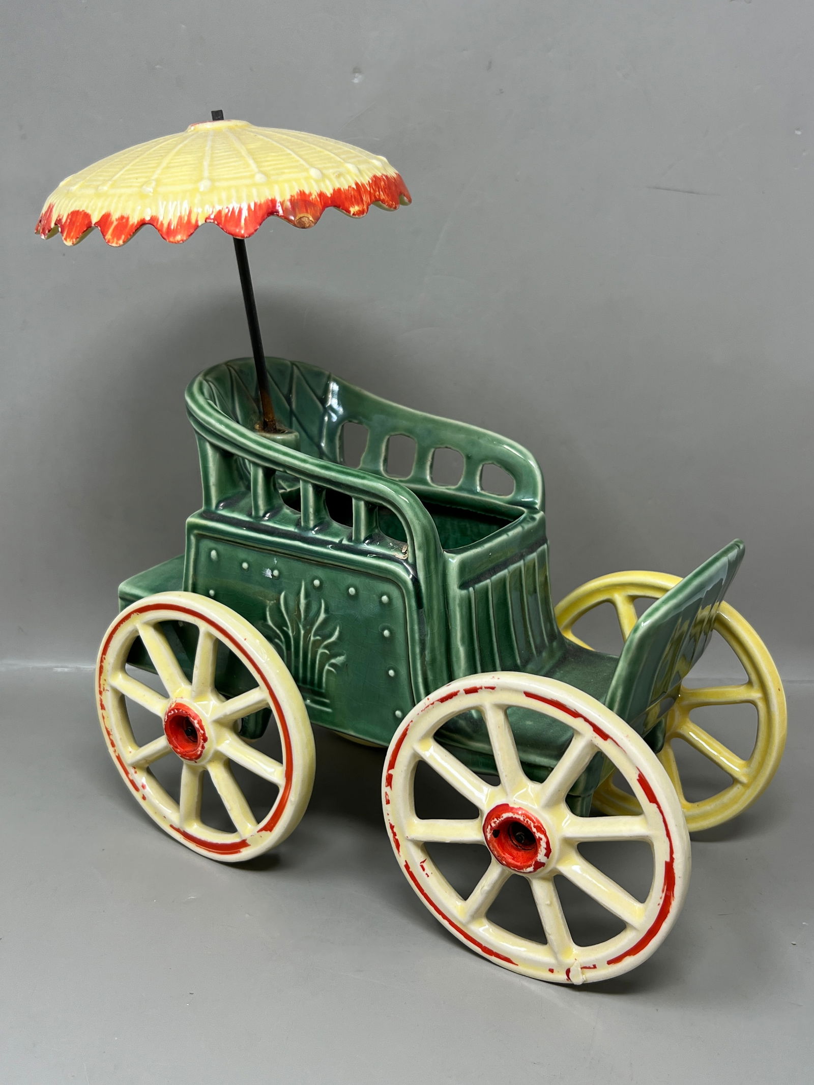 c.1955 McCoy Pottery Carriage Planter w Umbrella: great condition, some rust on umbrella stem, shown in photos