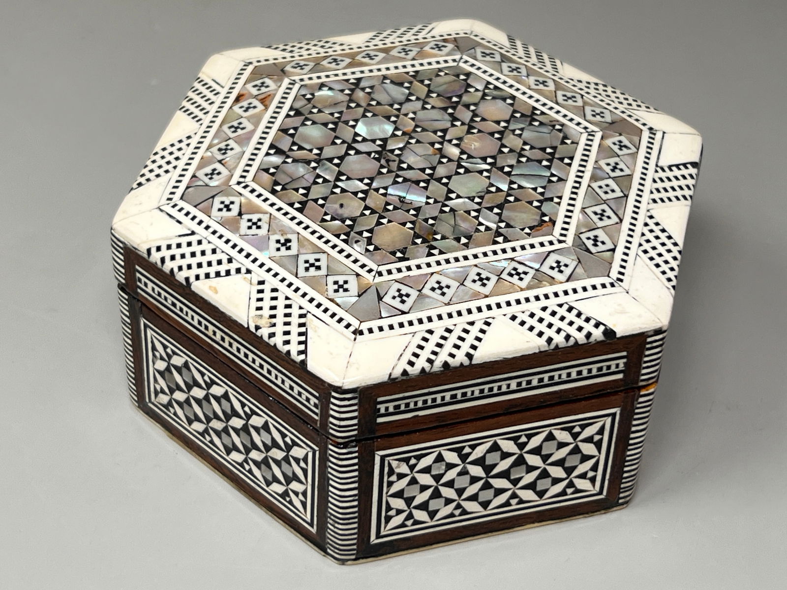Geometric Abalone MOP Inlaid Velvet Lined Trinket Box: Intricate and in great condition