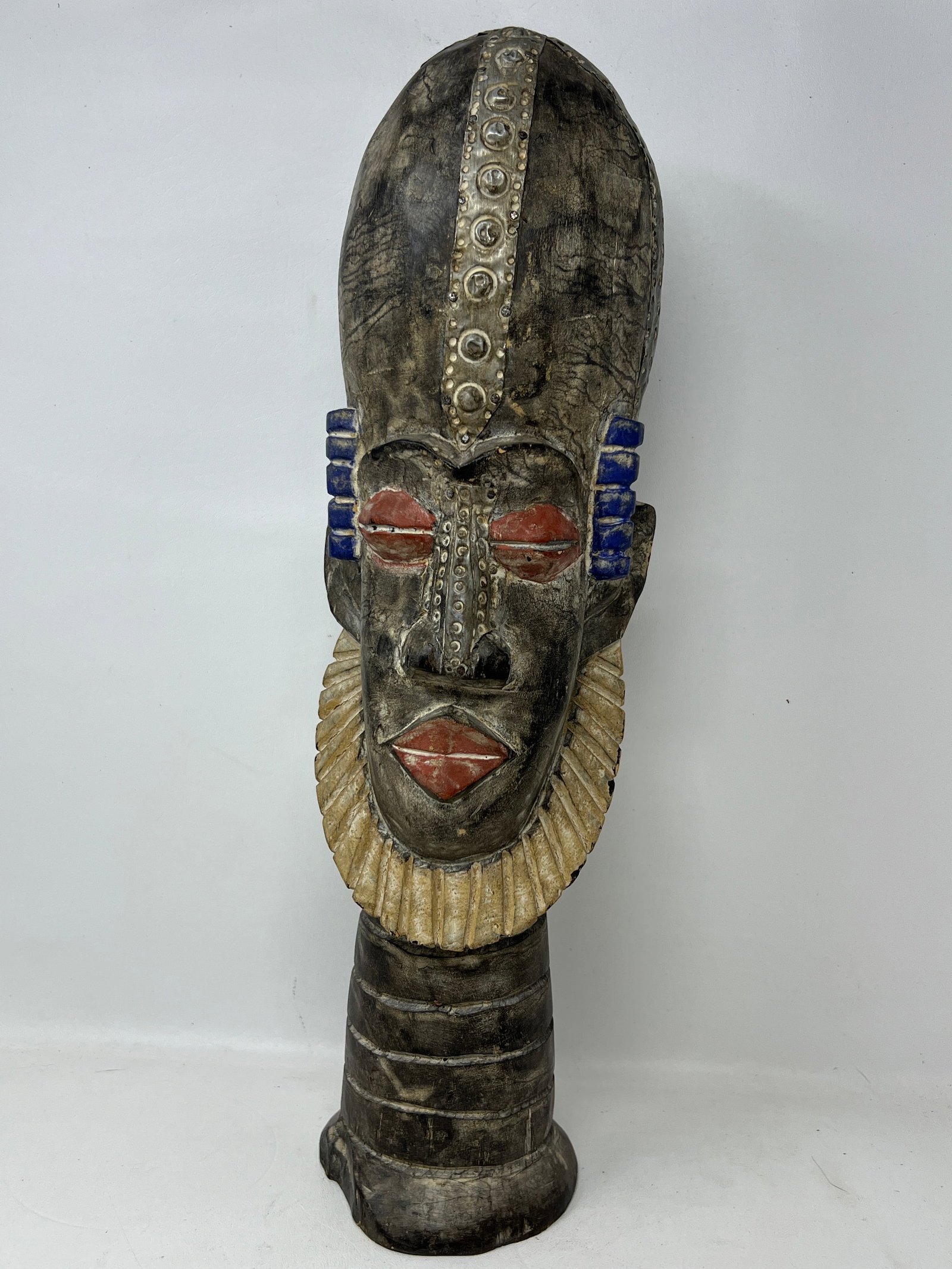 Vintage African Tribal Carved Bust Statue: great detail