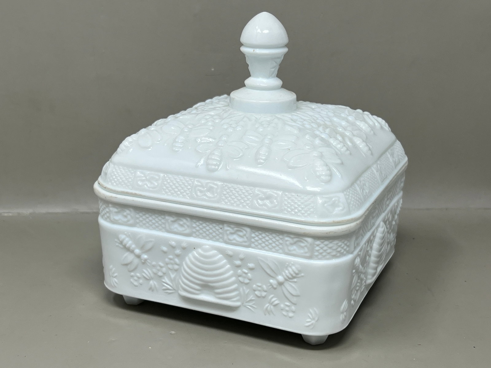 Vintage Milkglass Pressed Glass French Beehive Motif Bees Lidded Trinket Box (1 of 11)