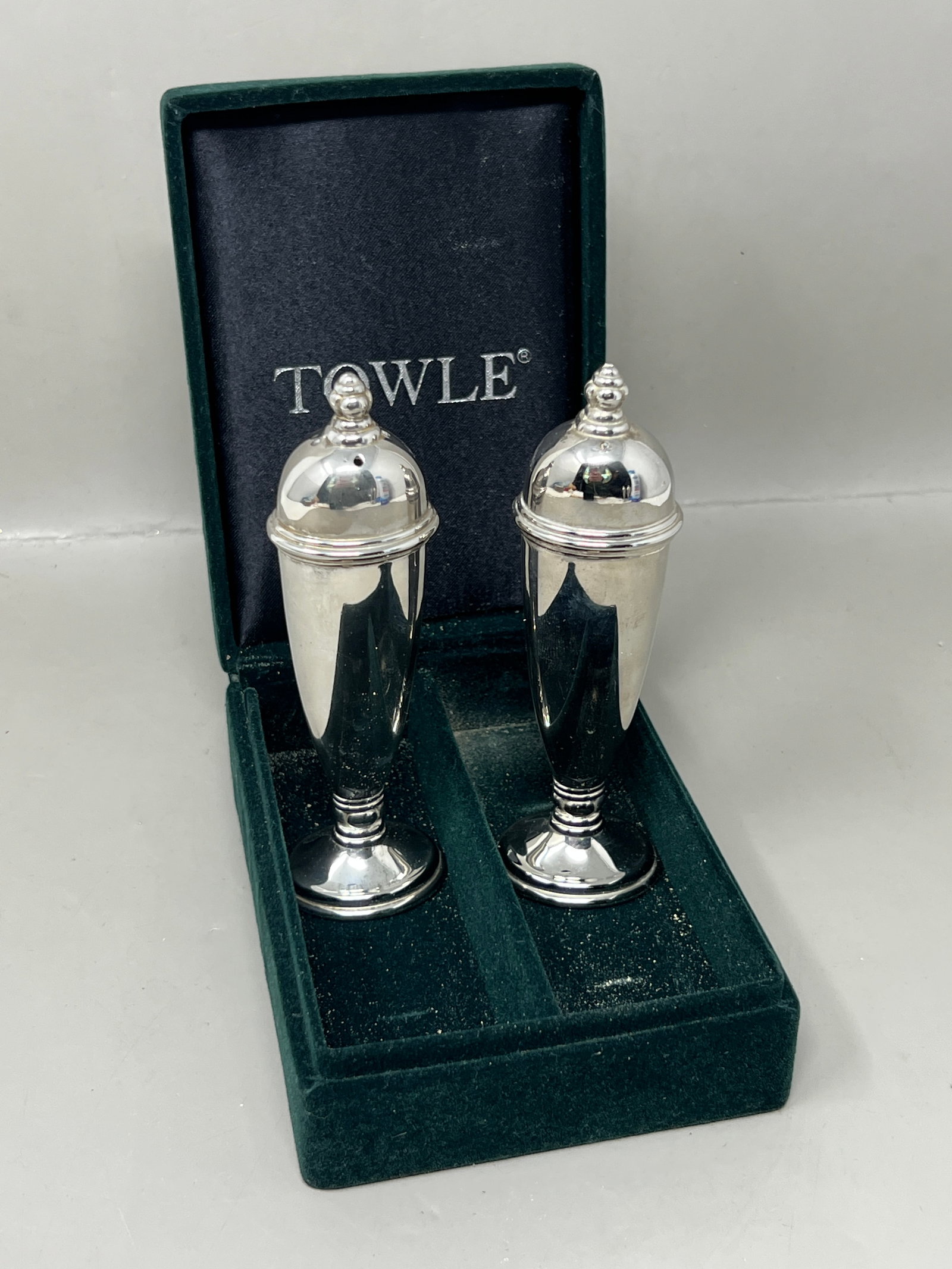 Towle Silverplate Salt & Pepper Shaker Pair (1 of 9)