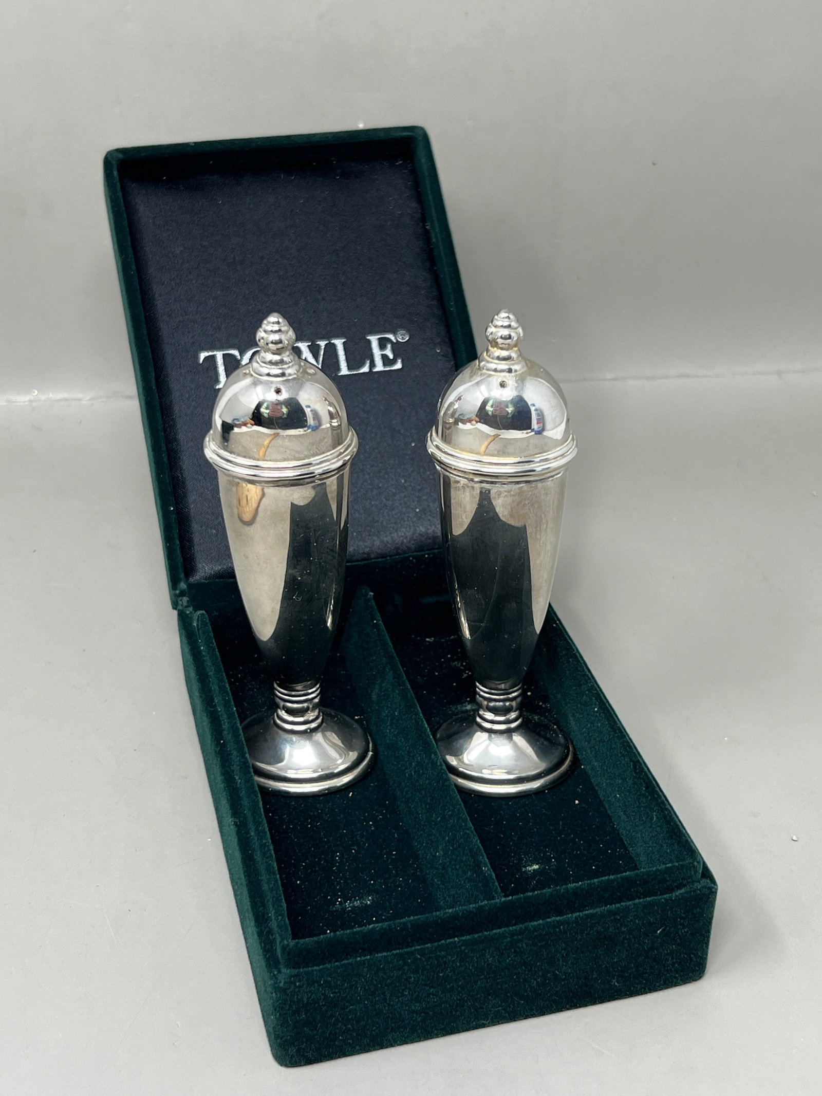 Towle Silverplate Salt & Pepper Shaker Pair (1 of 9)