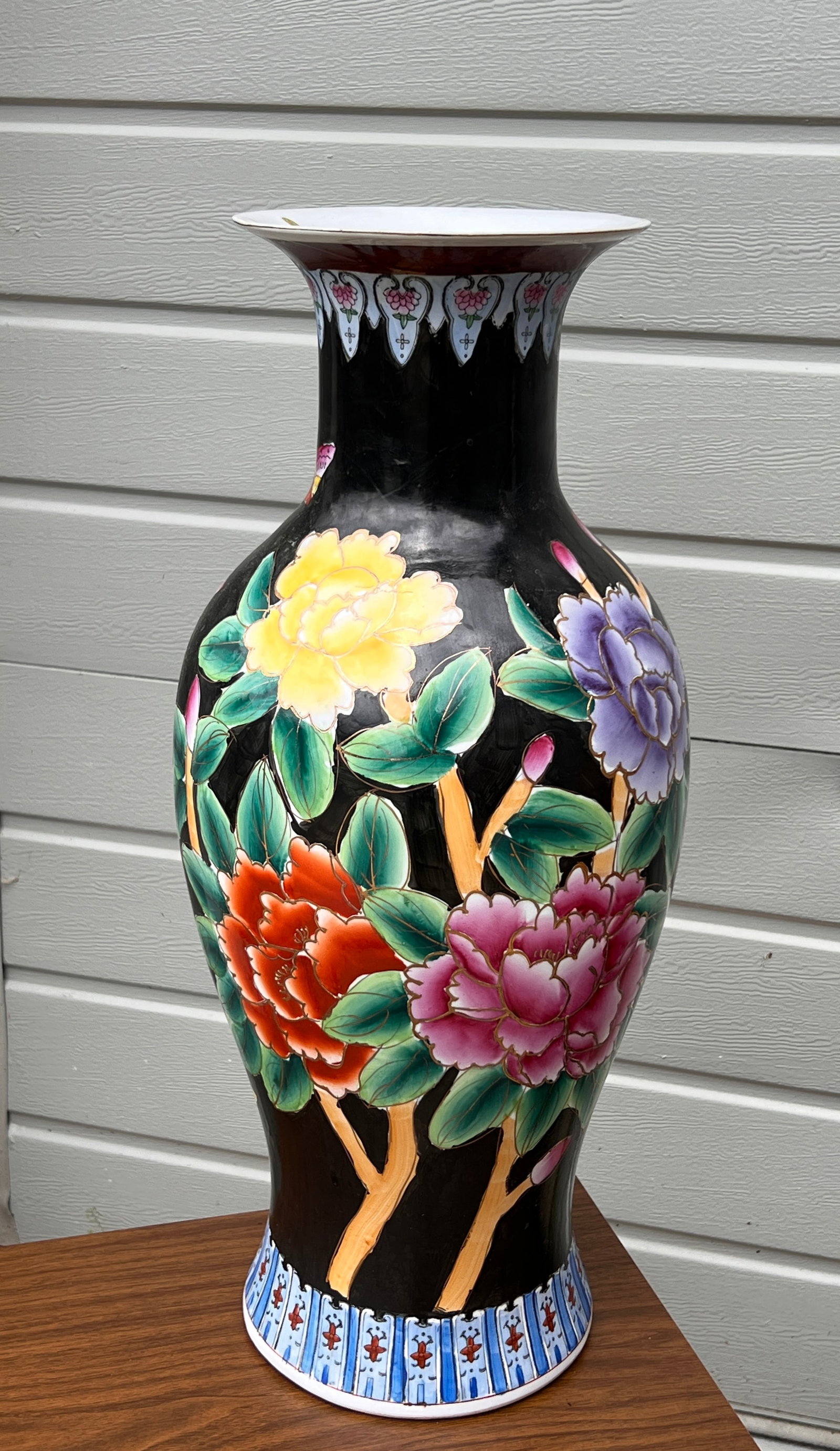 Vintage Chinese Black Glaze w Floral Design Floor Vase: kneehigh and high design