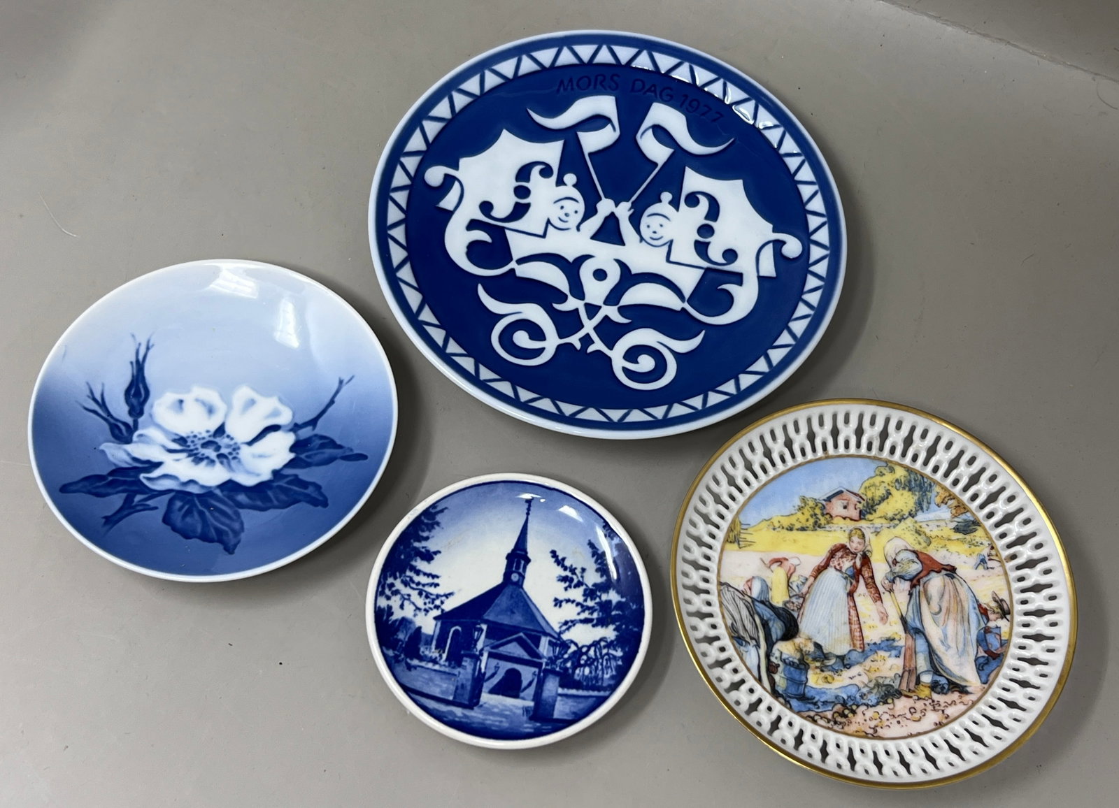 Royal Copenhagen, Bing & Grondahl Mini Plates Mors Dag, Carl Larsson (1 of 10)
