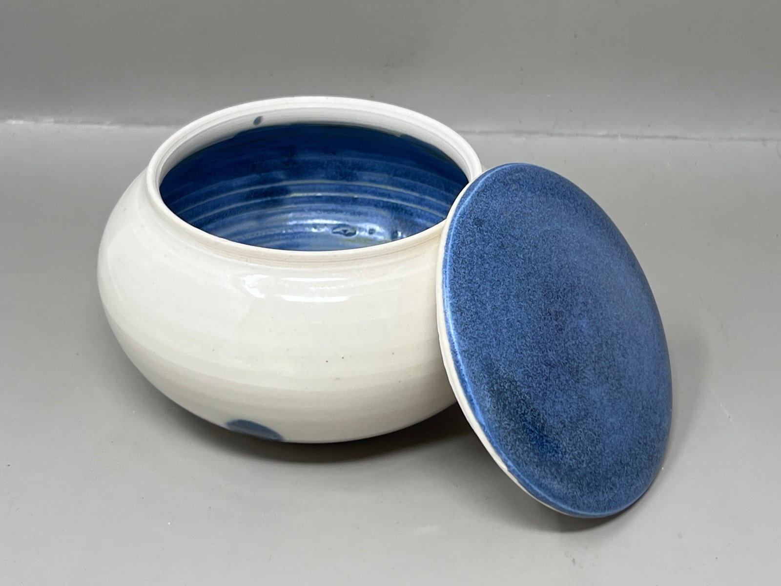 Artist Signed Studio Pottery Trinket Dish "Audrey 09" (1 of 9)