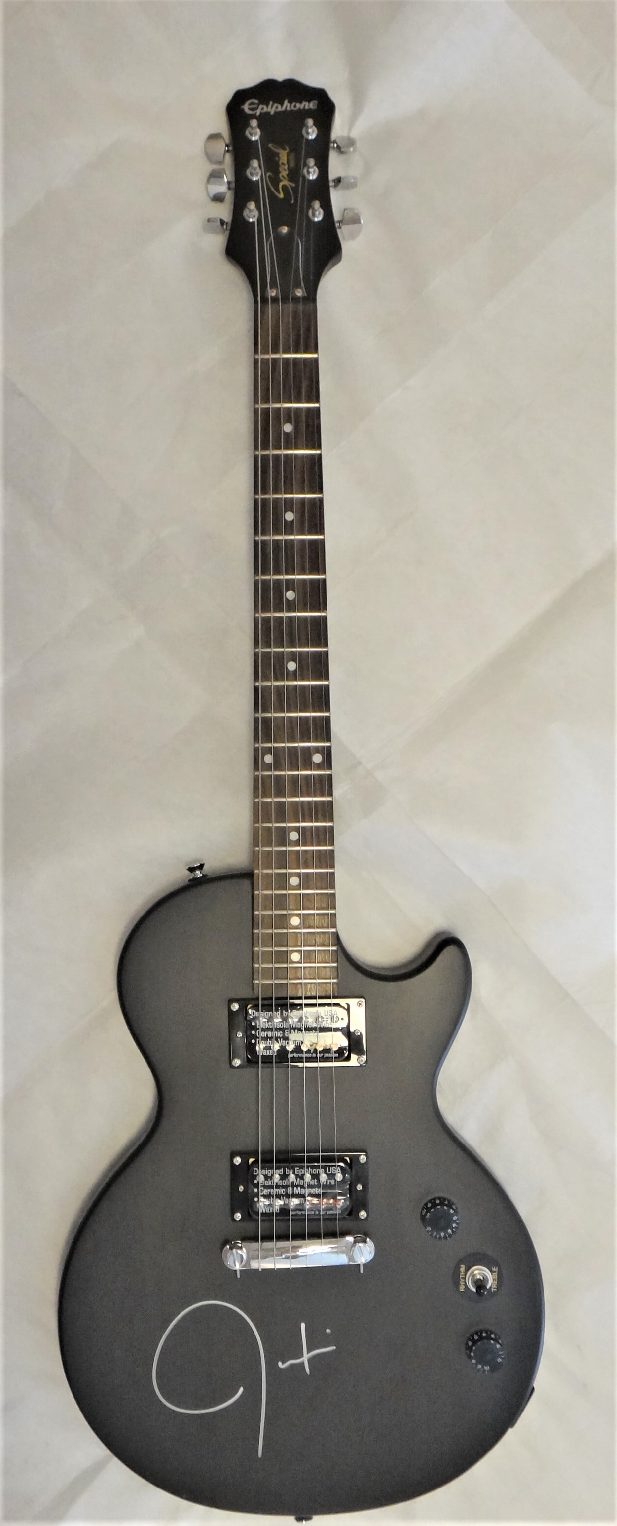 Les Paul EpiPhone Special  LE Black Electric Guitar Signed by Justin Timberlake (1 of 11)