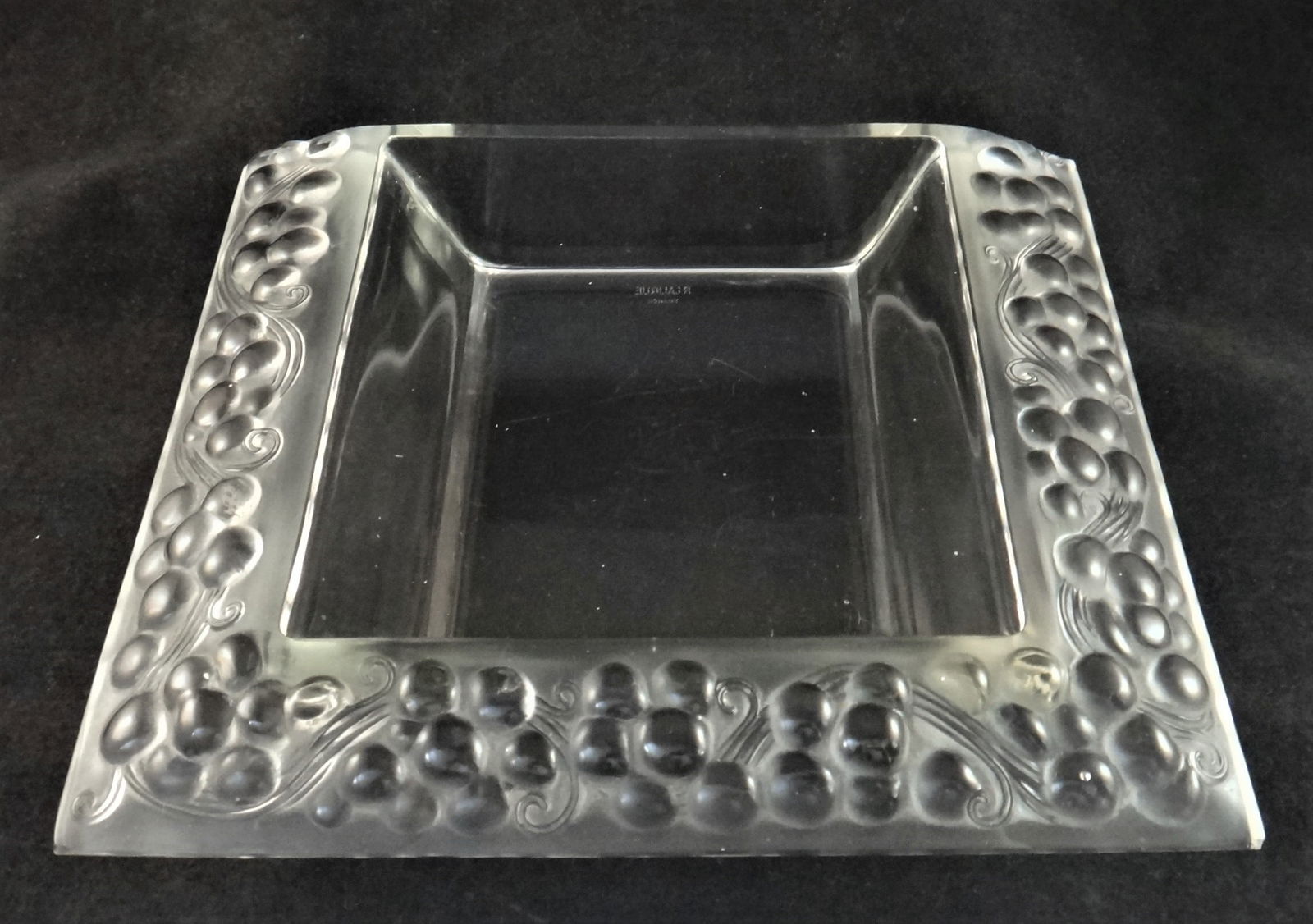 Rare R. Lalique Coupe Carree Thomery Bowl w/ Elevated Fruit on Vines 9 ½” x 8 ¼̶ (1 of 8)