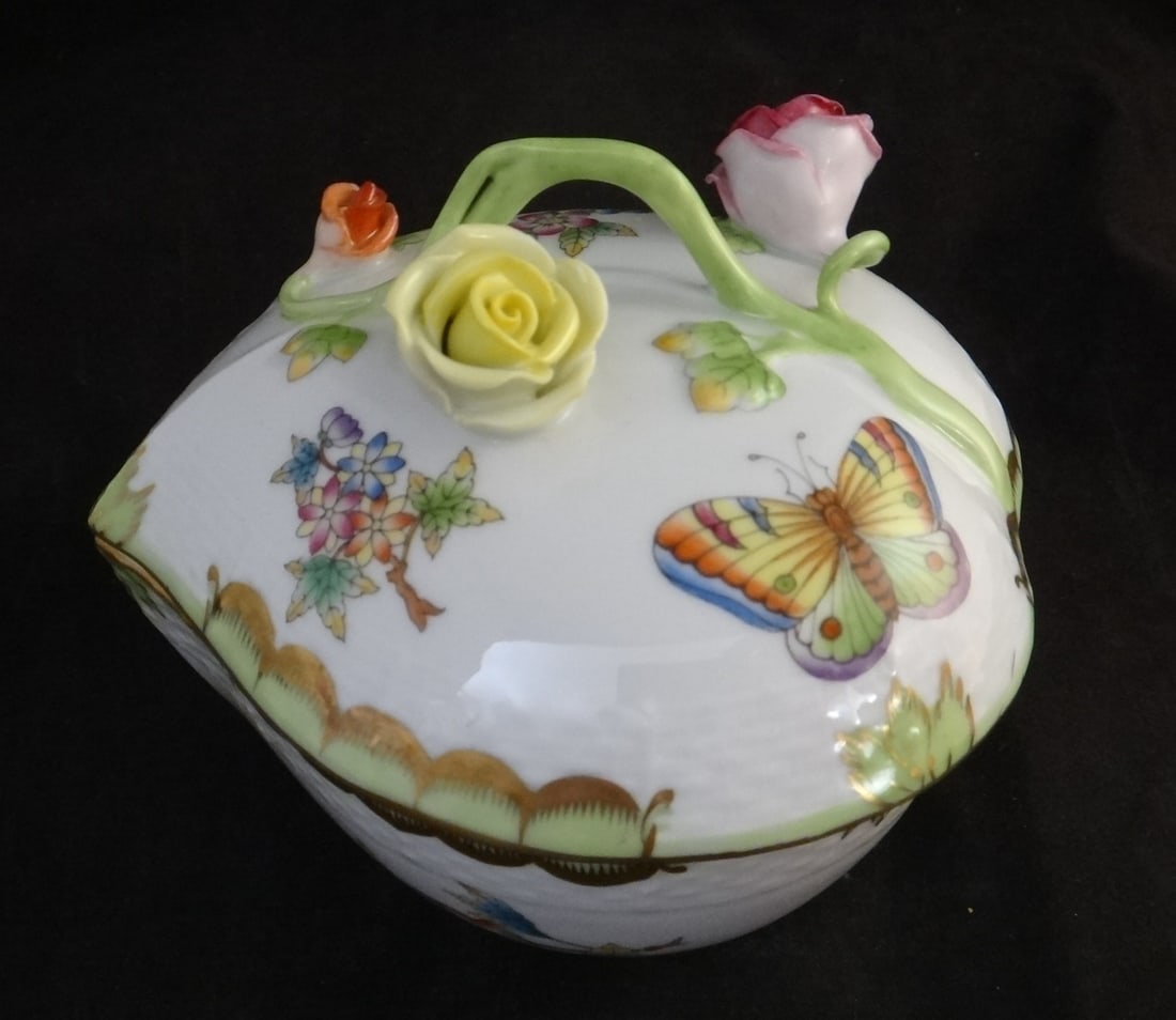 Vintage Herend Porcelain Lidded BonBon, Queen Victoria (1 of 10)
