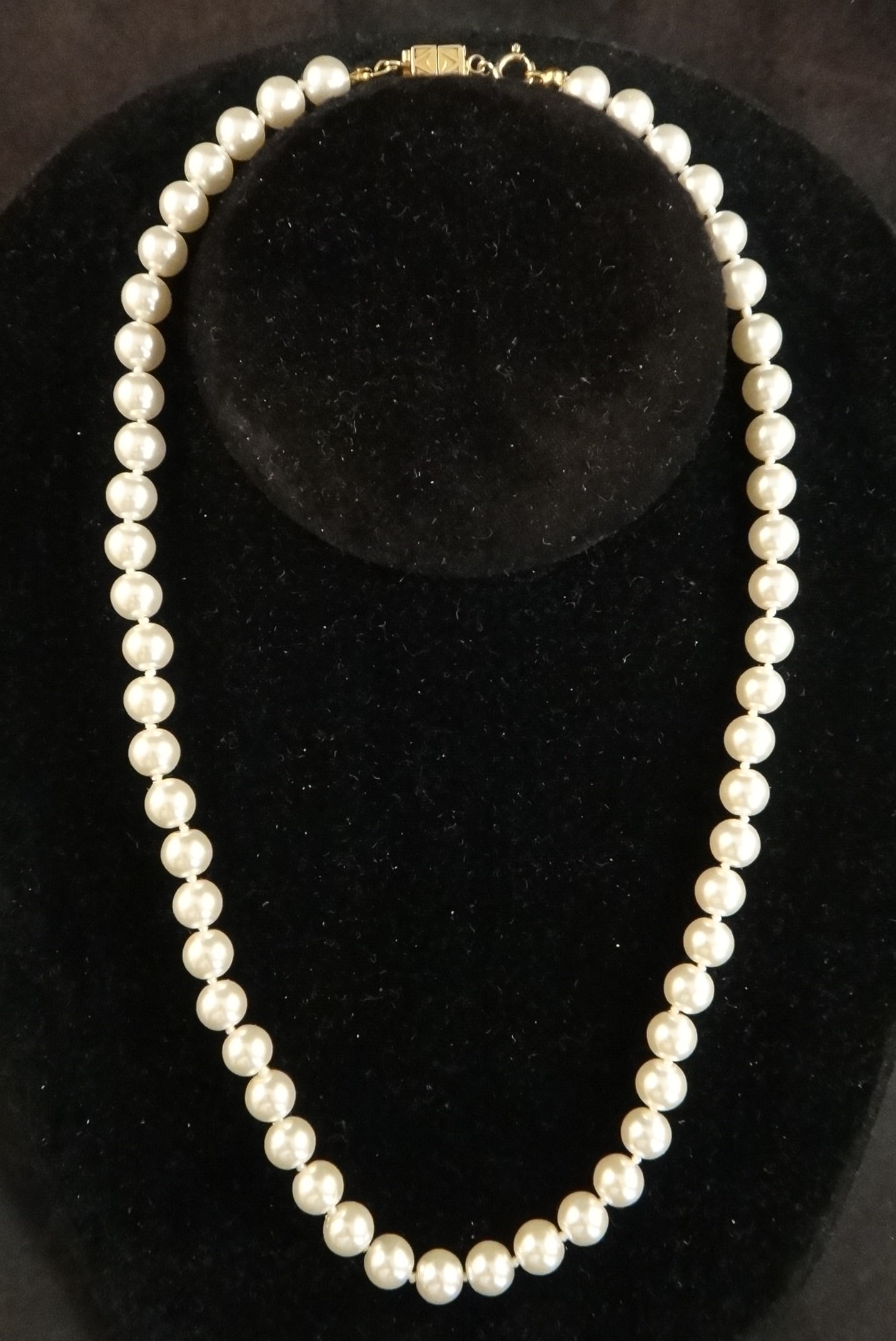 Very Fine Vintage Cultured Pearl Necklace - 14k gold clasp (1 of 5)