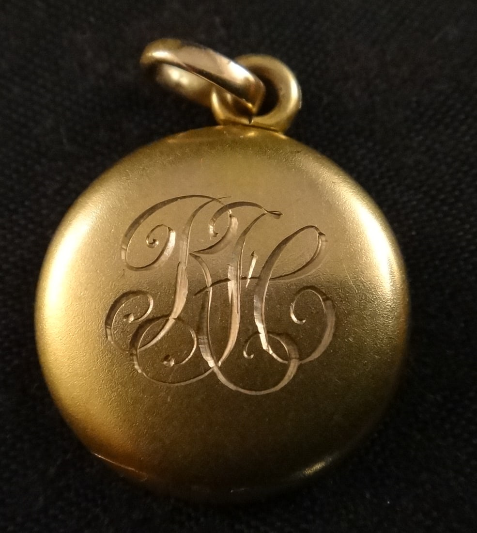 Vintage 10k Gold Double Locket: Vintage 10k Gold Double Locket. Approx 15.2 dia. Monogrammed on cover. Marked W & H and 10k