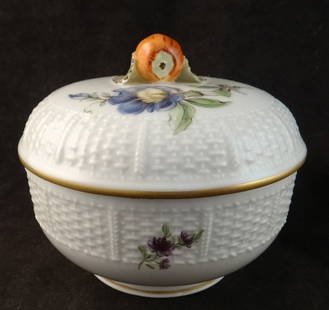 Vintage Ludwigsburg HP Porcelain Bowl w/Floral Décor: Vintage Ludwigsburg Hand Painted Porcelain Covered Bowl with Floral Décor. 4 &frac14;&rdquo; dia, 3 &frac34;&rdquo; tall.