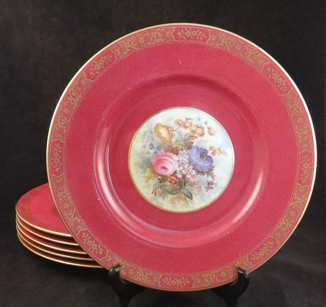 6 Antique English Spode Copeland China Dinner Plates.: Set of 6 Antique English Spode Copeland 10 ½” China Dinner Plates. Features finely hand painted floral center designs & 24k gold rims. Circa 1920.