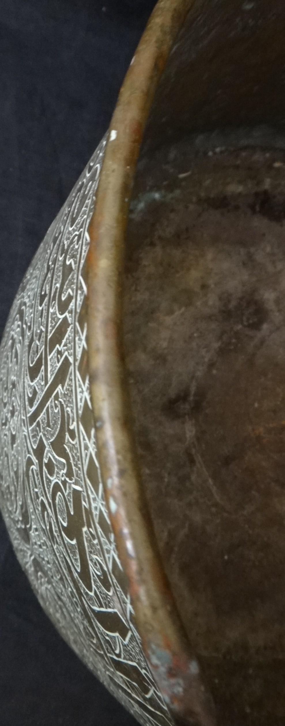 Lg. 19th c. Mid-Eastern Islamic Moorish Solid Brass Container - 7