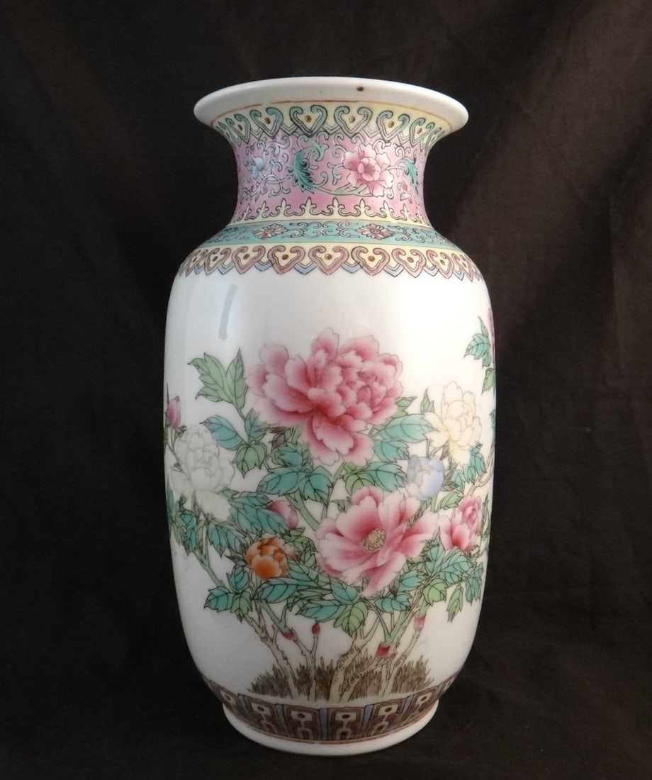 Vtg. Chinese Porcelain Vase w/finely painted flowering bushes.: Vintage Chinese Porcelain Vase with finely painted flowering bushes. Republic period (1912-1940). 9 ¾” tall, 5” dia.