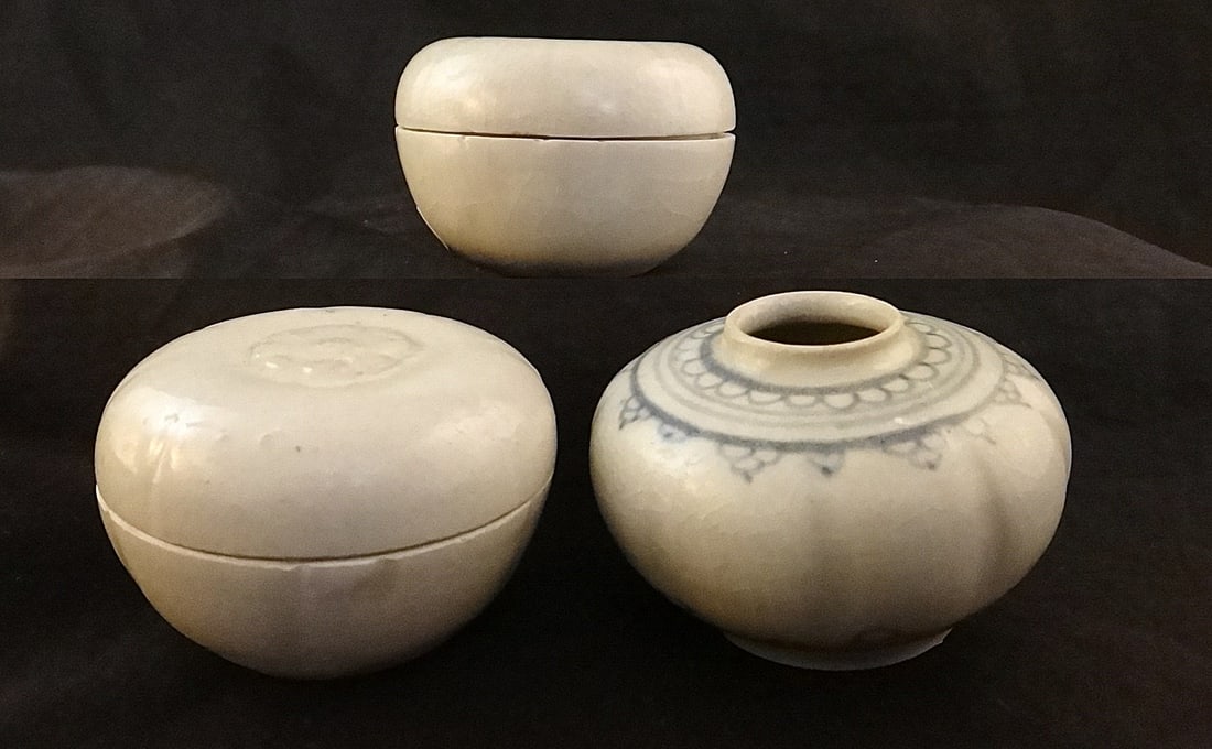 3 Hoi An Hoard 15thc. Porcelain Pieces.: 3 Hoi An Hoard 15thc. Porcelain Pieces. 2 Cream glazed covered boxes with flower design tops. 1 Blue & White Vase, ribbed body & painted floral motifs. Each with original stickers on the bottom. 1.