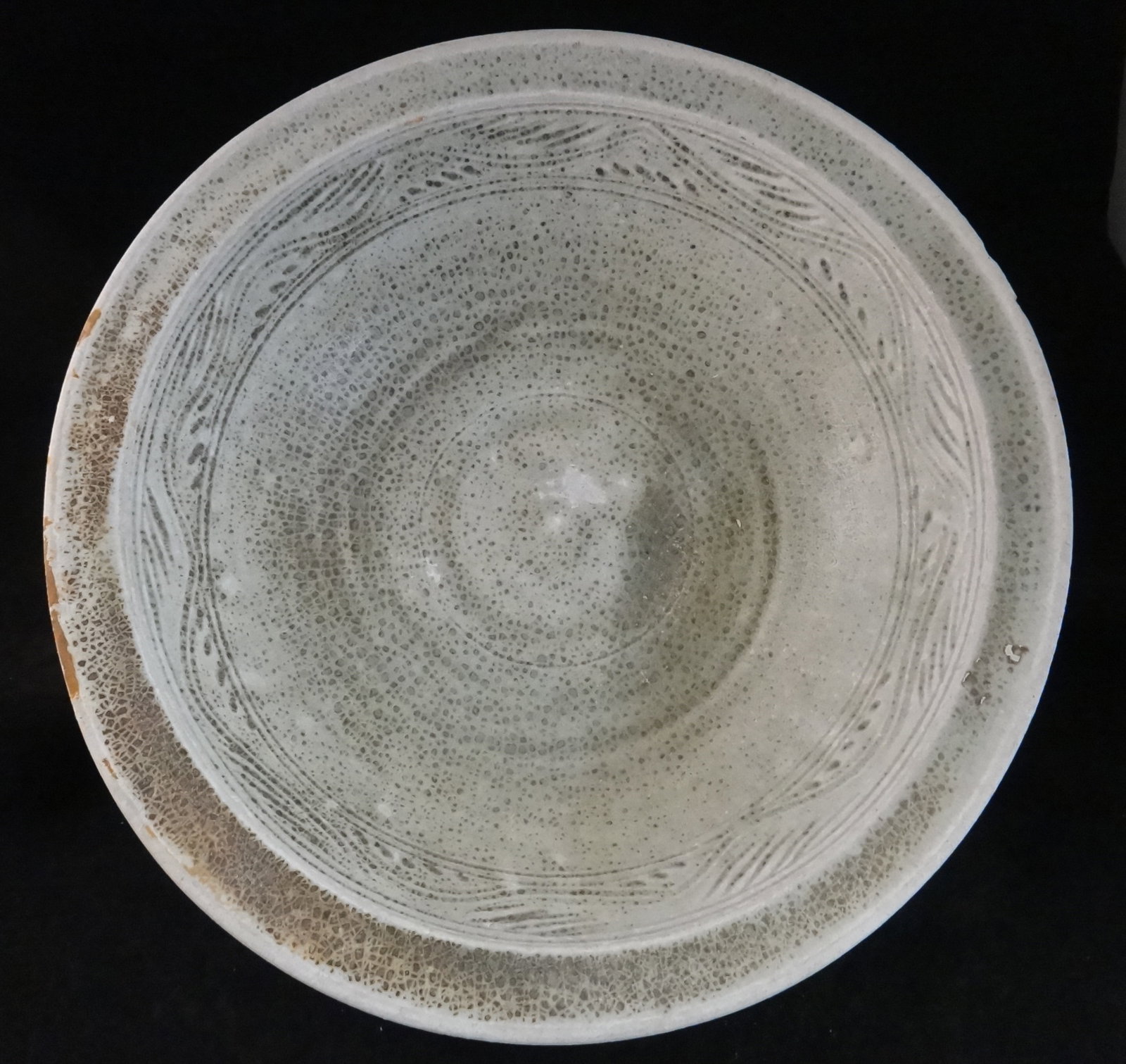 Thai Sukhothai period pottery bowl, 14th/15th c. incised decorations: Thai Sukhothai period green glazed, Si Satchanalai, pottery bowl with incised decorations. 14th/16th cent. Approx. 10 3/4” dia, 3 3/4” tall.