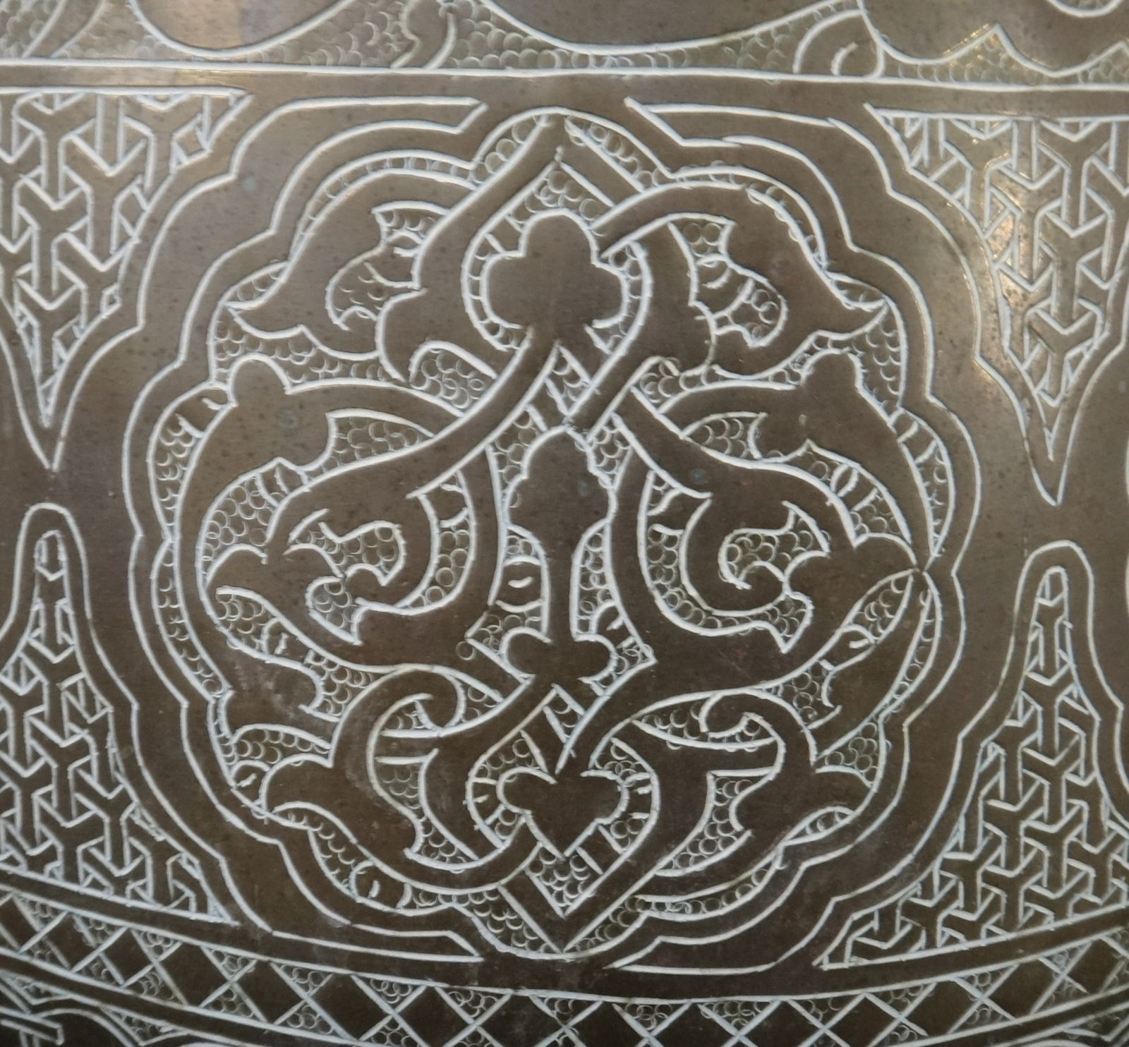 Lg. 19th c. Mid-Eastern Islamic Moorish Solid Brass Container - 3