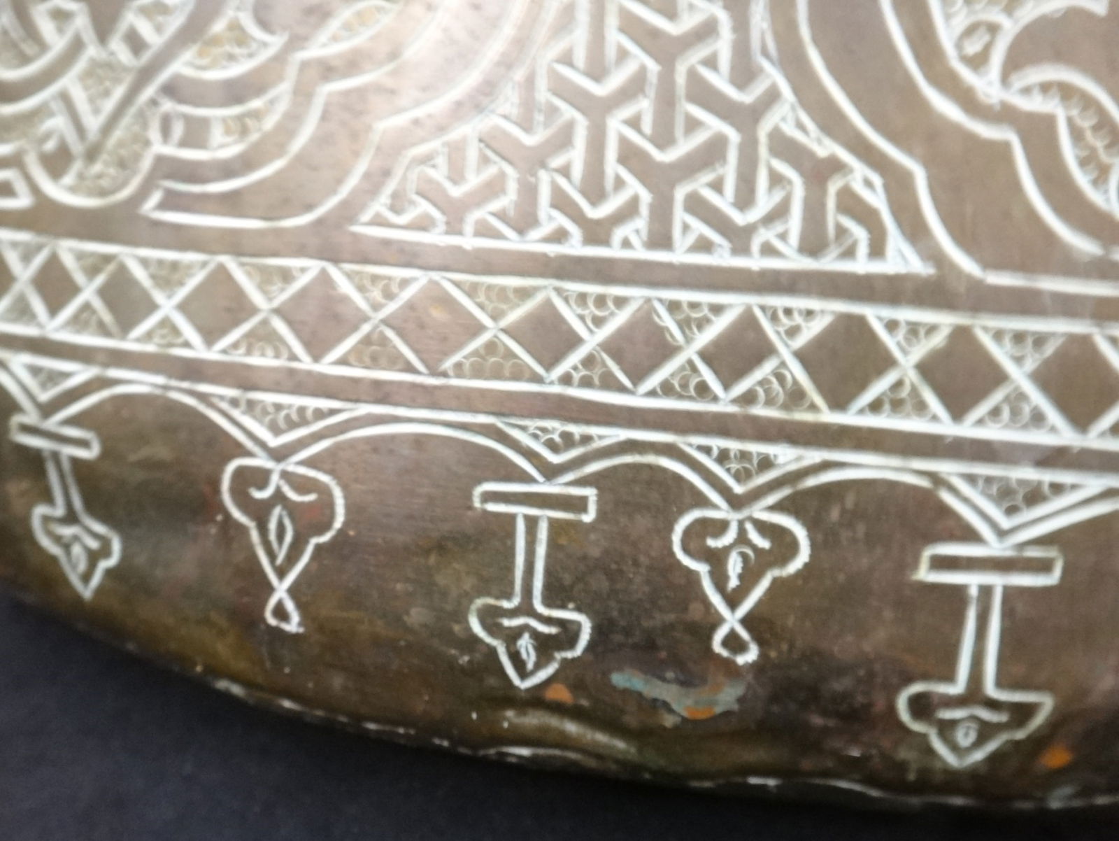 Lg. 19th c. Mid-Eastern Islamic Moorish Solid Brass Container - 4