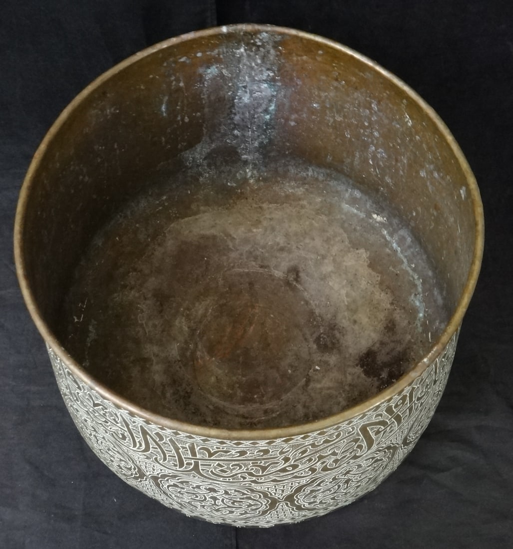 Lg. 19th c. Mid-Eastern Islamic Moorish Solid Brass Container - 6