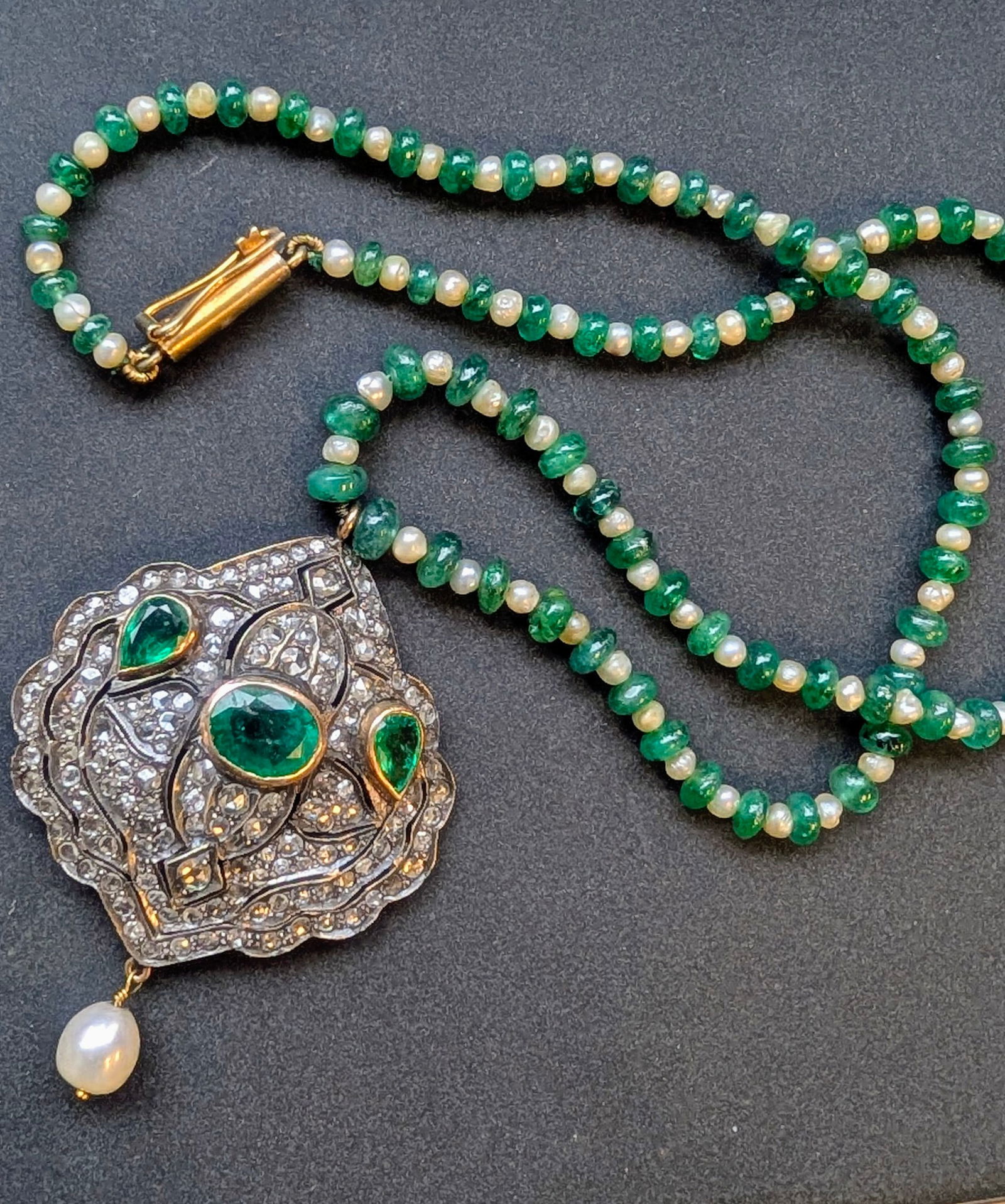 19th c. Pendant w/ Rose cut diamonds & fine natural faceted emeralds (1 of 3)