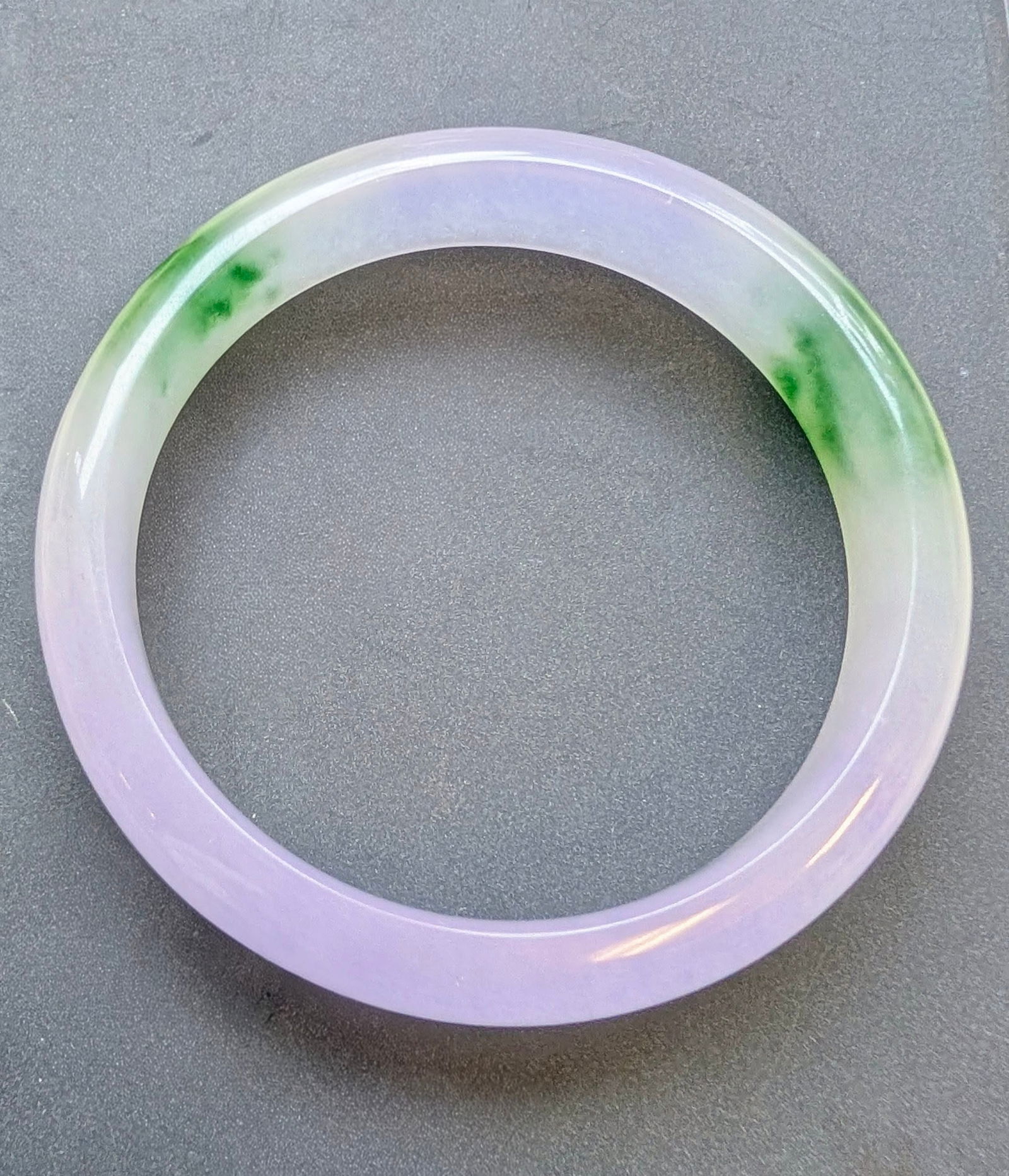 Large vintage jadeite bangle bracelet in lavender & apple green. (1 of 2)