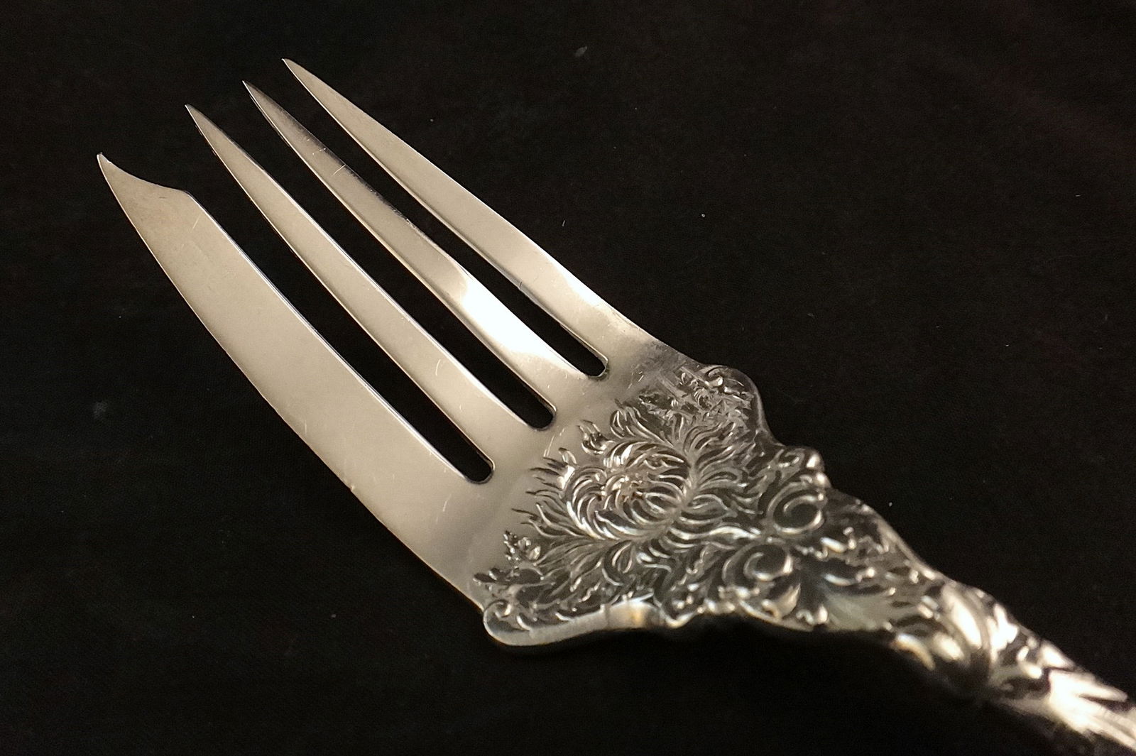 1894 Gorham Serving Fork in the Imperial Chrysanthemum Pattern - 2