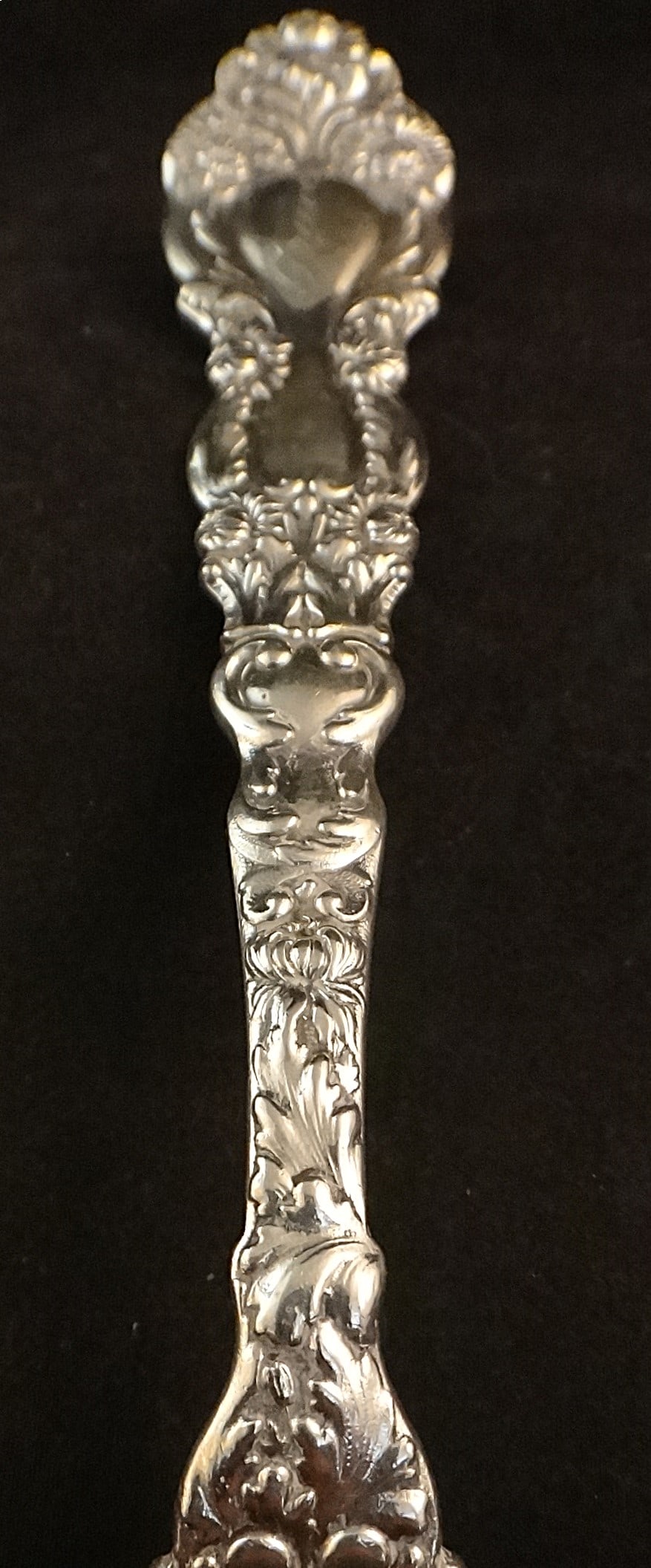 1894 Gorham Serving Fork in the Imperial Chrysanthemum Pattern - 4