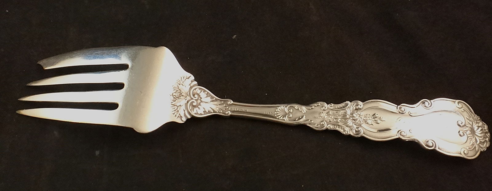 1894 Gorham Serving Fork in the Imperial Chrysanthemum Pattern - 5