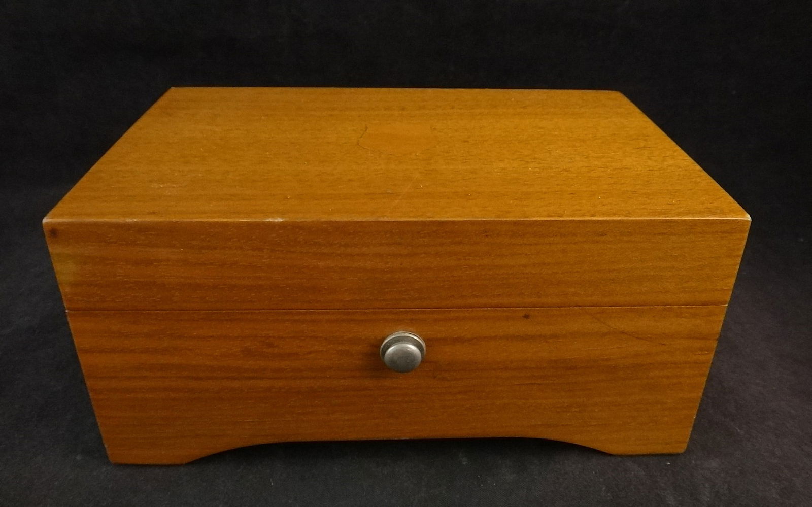 Vintage Toren’s Swiss Music Box w/hardwood case - 2 tunes: Vintage Toren’s Swiss Music Box. Very nice hardwood case with shield inlay top. Plays 2 tunes – Rose Marie & Blue Danube Waltz. Marked Thoren’s. Mid-20th cent. 5 ½” wide x 2