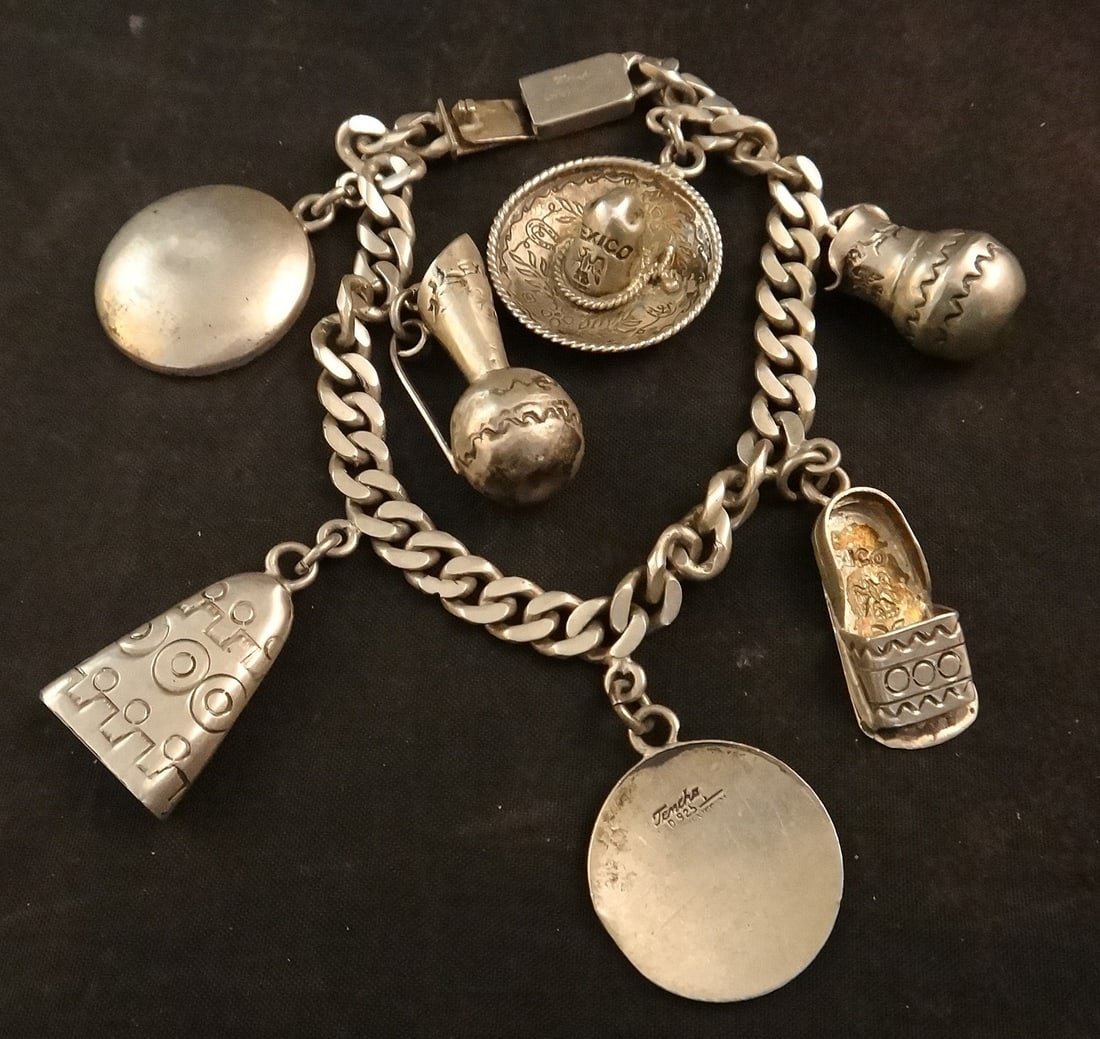 Vintage Mexico Temcha Sterling Silver Charm Bracelet w/ 8 Sterling Charms. (1 of 9)