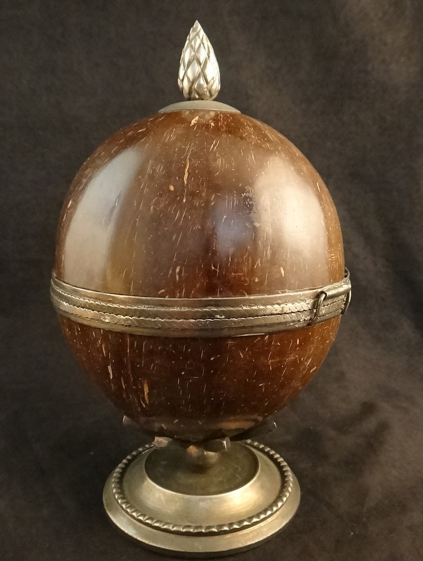 Antique Silver-Mounted Coconut Shell Hinged Box - 2