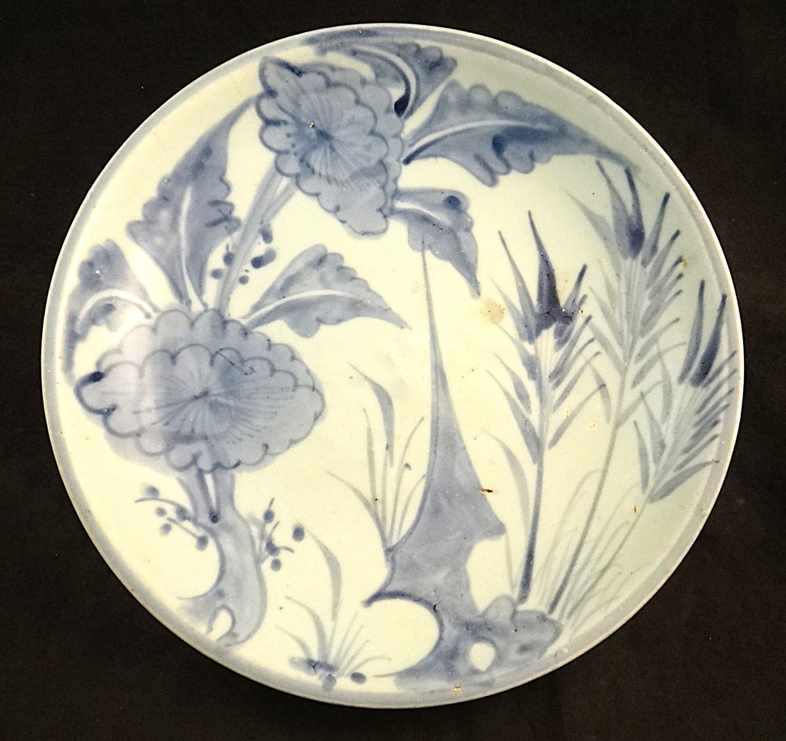 Large Chinese Ming Dynasty Blue & White Shallow Bowl w/floral design. (1 of 6)