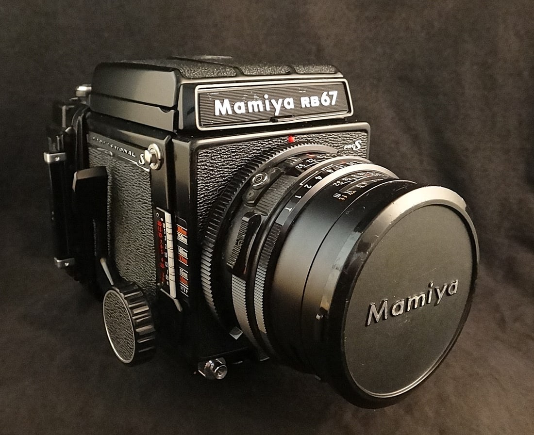 Vintage Mamiya RB67 Camera (Japan) with Mamiya 127mm f3.8 Sektor lens. (1 of 11)