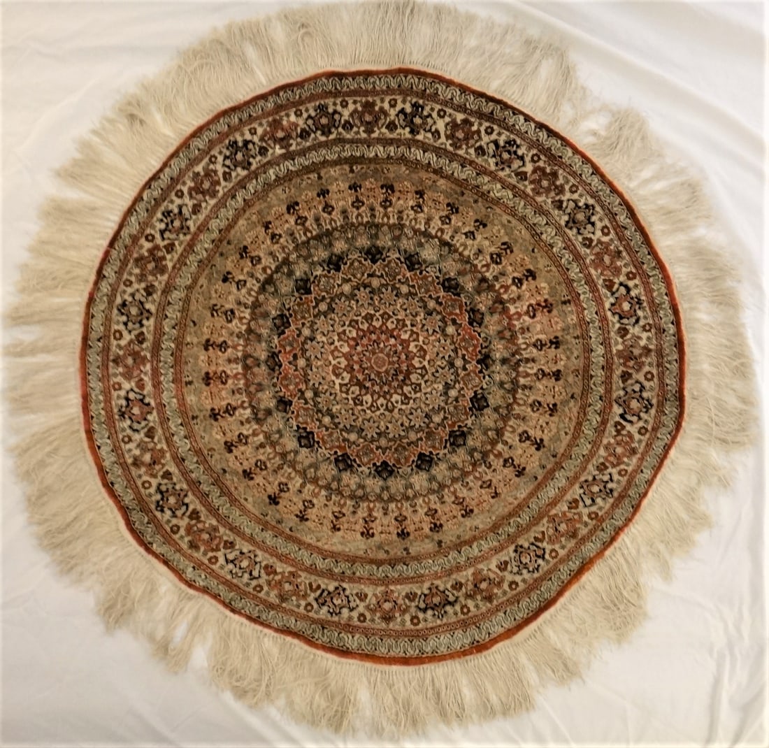 Old Kashmiri Hand Knotted Round Pure Silk Rug in a Floral Design. (1 of 5)