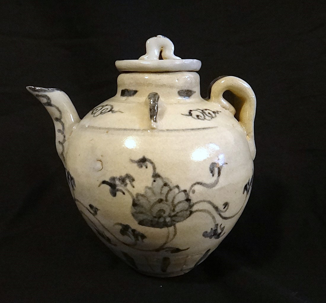 15th cent. Vietnamese B&W Porcelain Teapot w/Floral: 15th cent. Vietnamese Blue & White Porcelain Teapot with Floral Decoration. 4 ½” tall, 5” width.