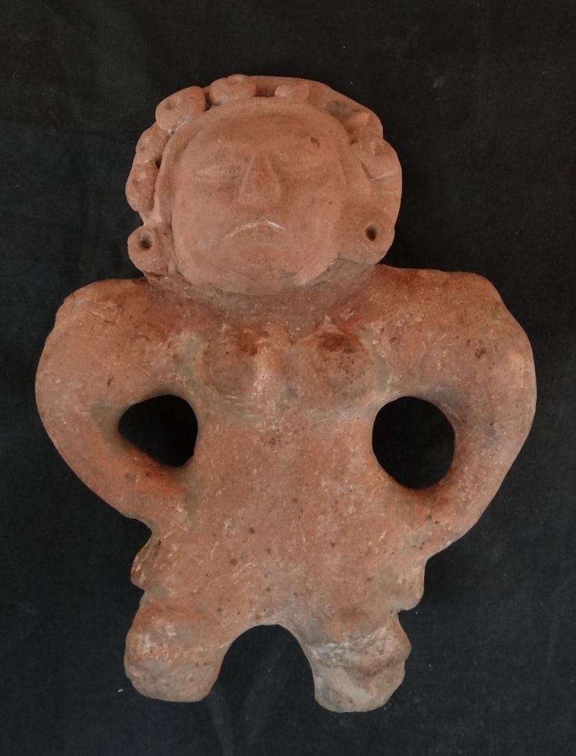 Ancient Pre-Columbian Mayan Pottery Female Figure: Ancient Pre-Columbian Mayan Pottery Female Figure with hands on her hips, wearing a headdress. Circa 300-900 A.C.E. Measures 6” tall x 4 ¼” wide.