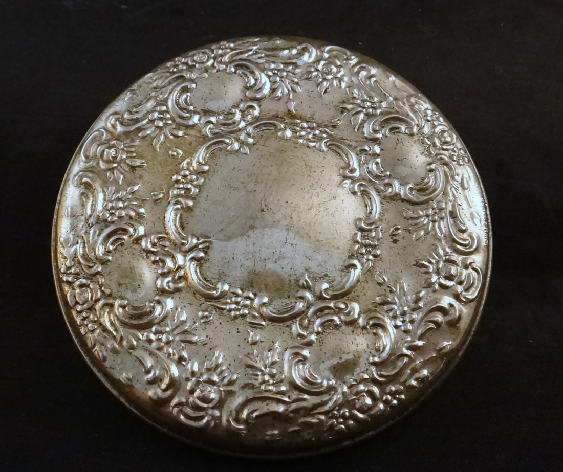 Towle mid-cent Sterling Repousse Ladies Hand Mirror. (1 of 3)