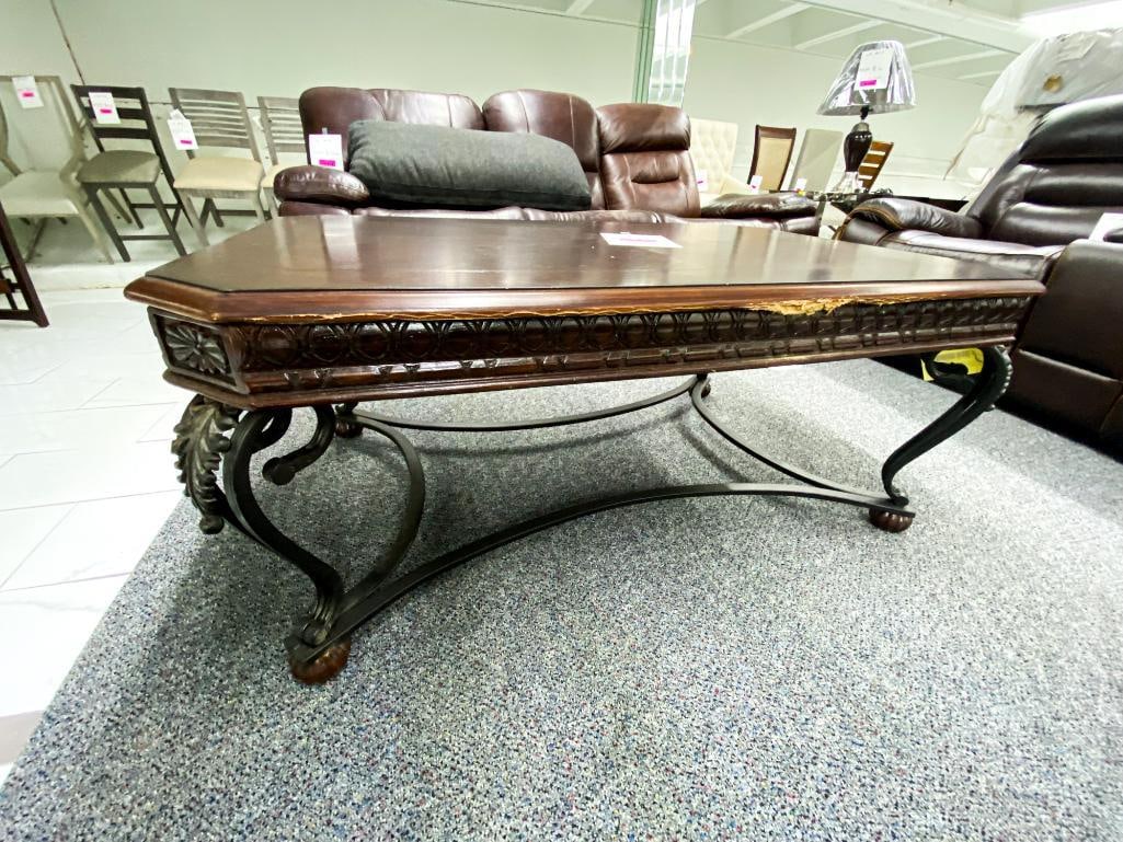 Traditional solid wood coffee table: *Financing available https://www.supernovafurniture.com/Contents/Site/AUCTION/AUCTION/491