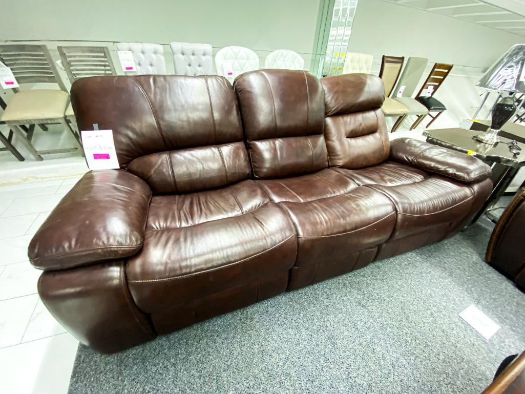 Brown leather sofa with 2 electric recliners: *Financing available https://www.supernovafurniture.com/Contents/Site/AUCTION/AUCTION/491