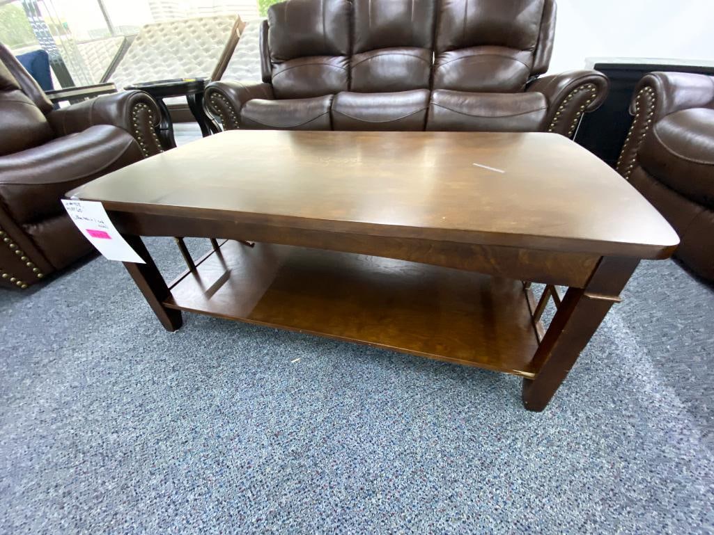 Traditional wood coffee table, with one end table: *Financing available https://www.supernovafurniture.com/Contents/Site/AUCTION/AUCTION/491