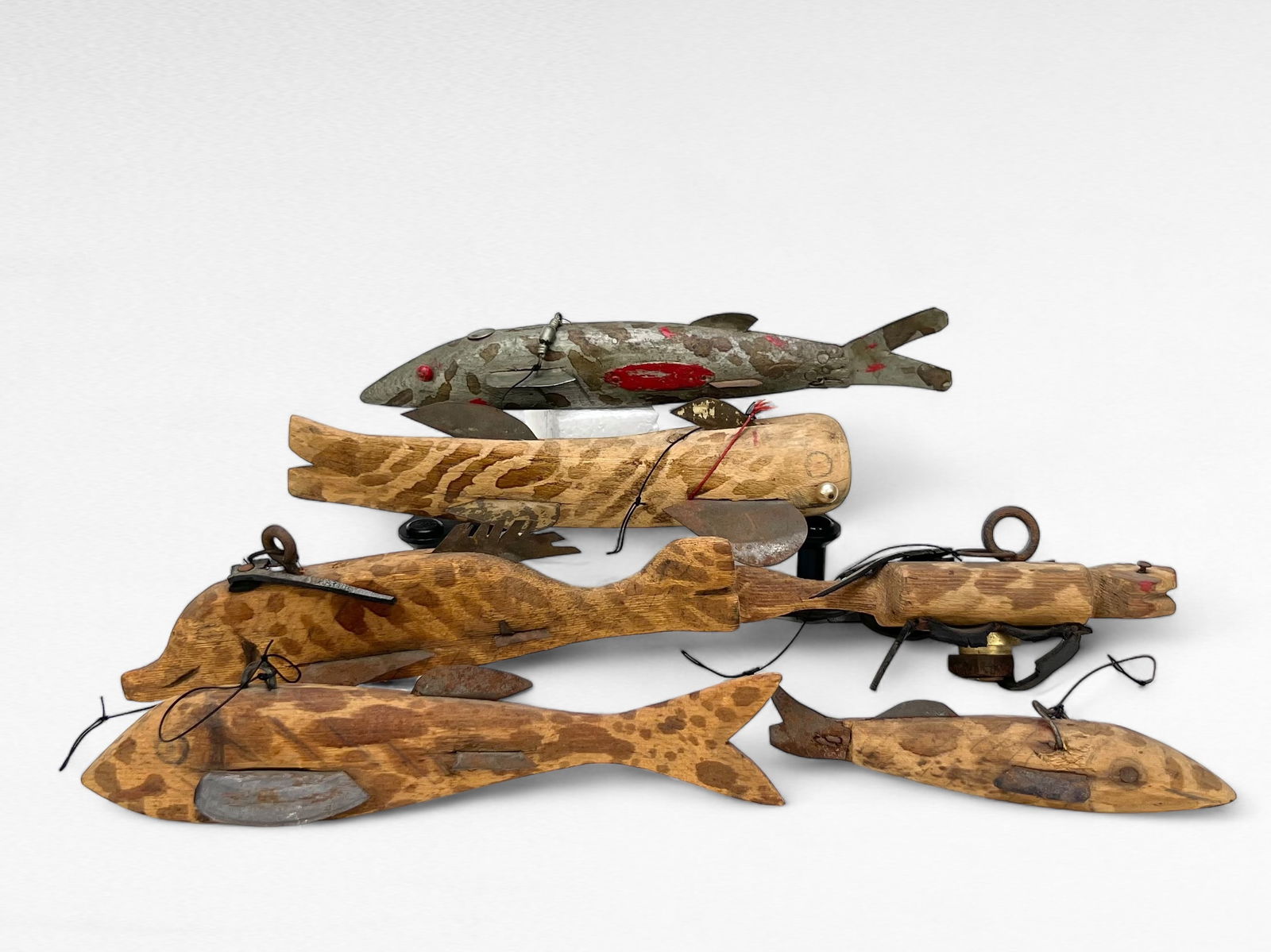 6 Native American Fish Decoys (1 of 3)