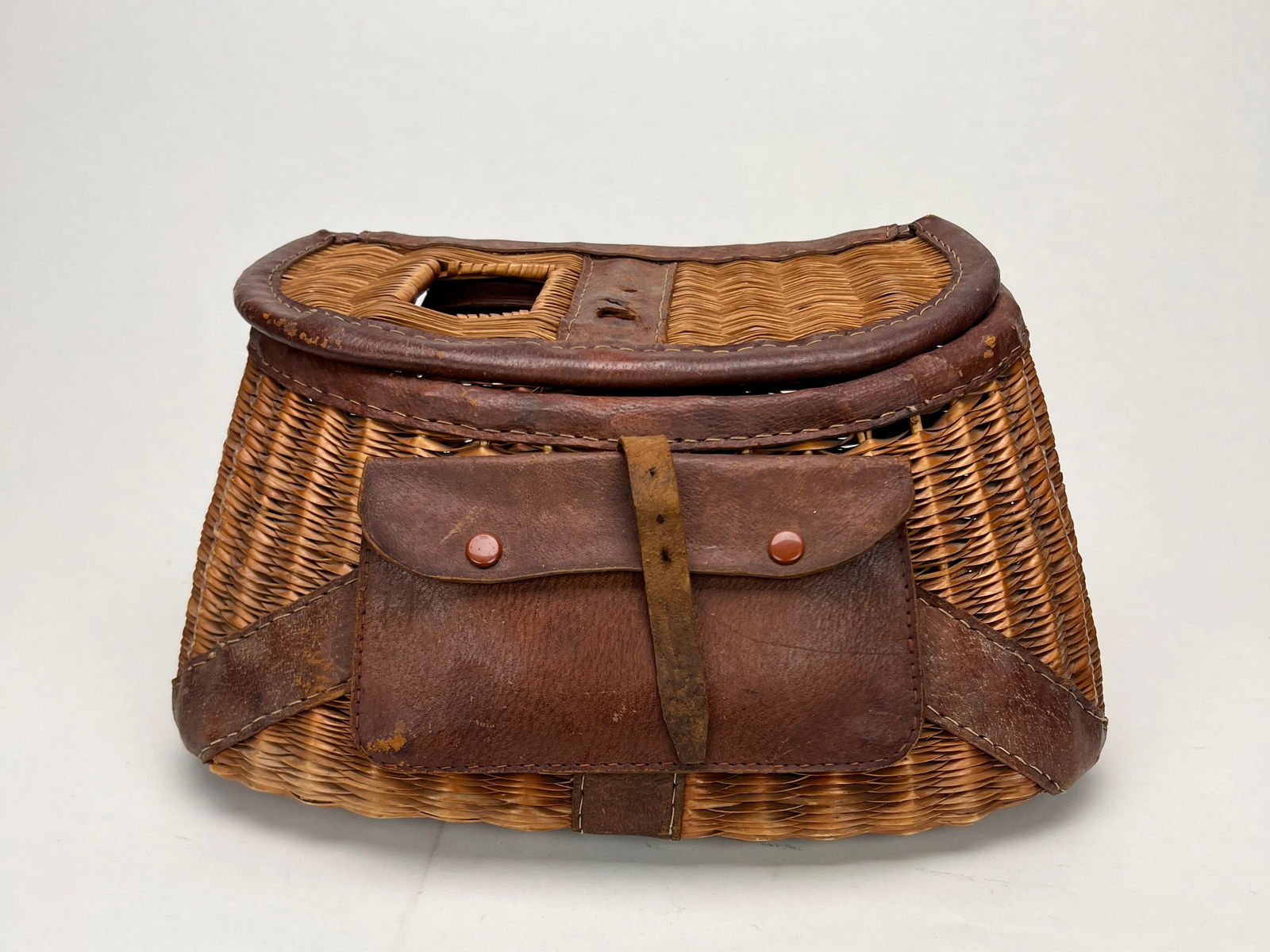 Vintage Wicker & Leather Fishing Creel from Occupied Japan (1 of 6)