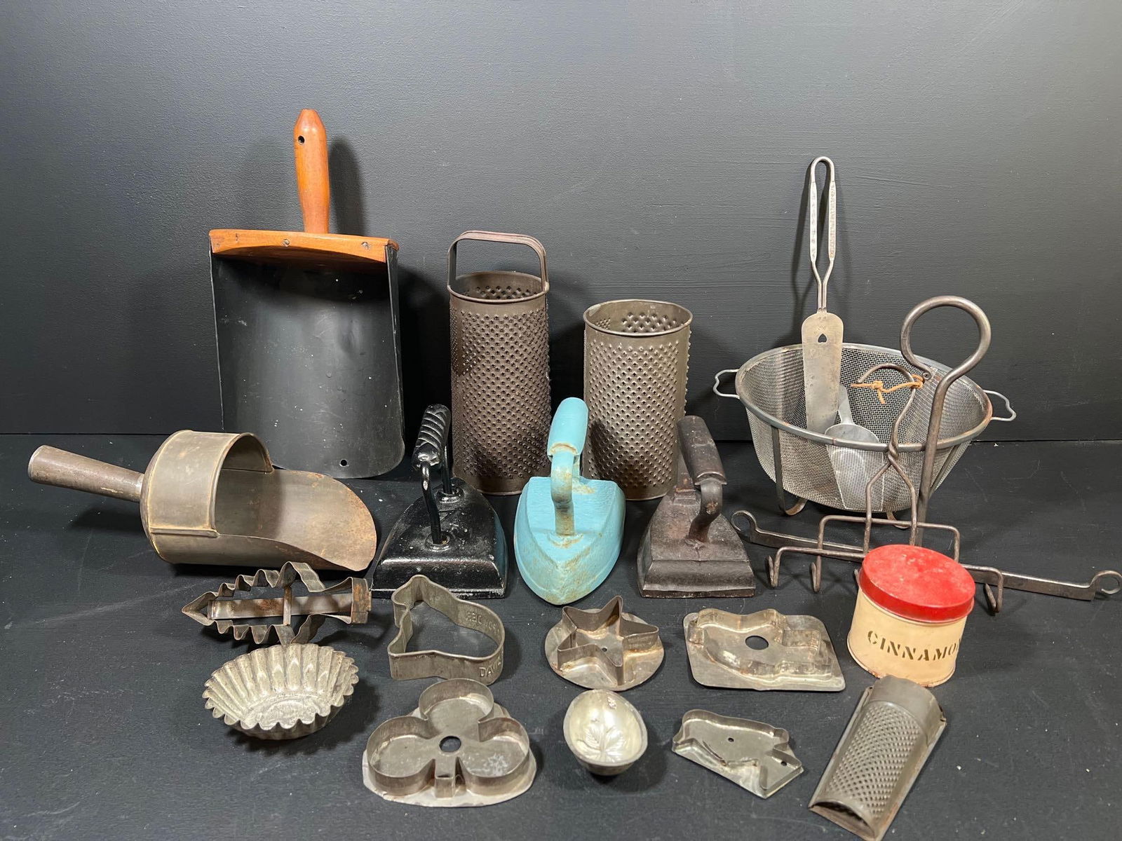 Vintage Kitchenware & Houseware (1 of 20)