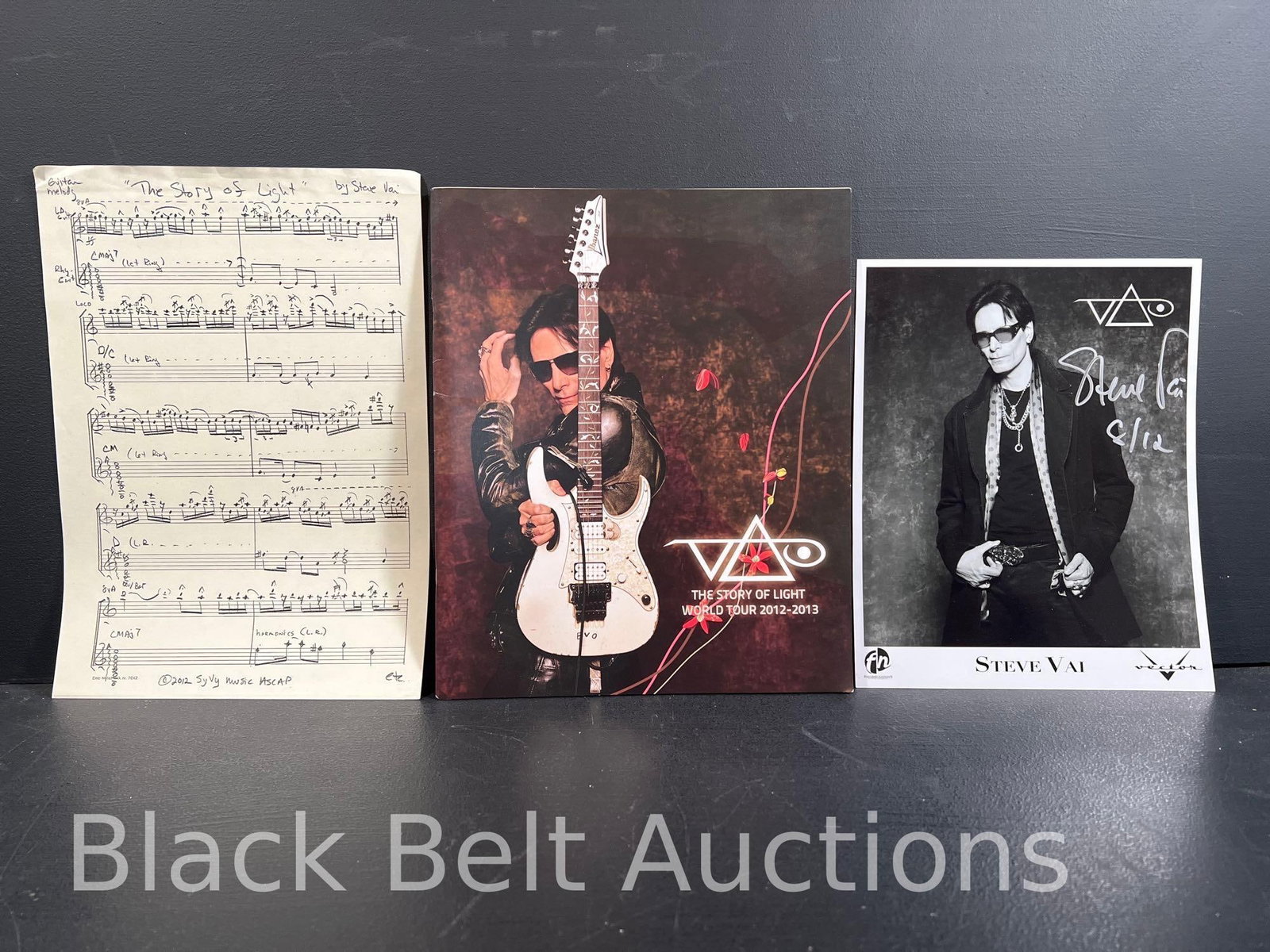 Steve Vai Tour Book & Signed Photo (1 of 7)