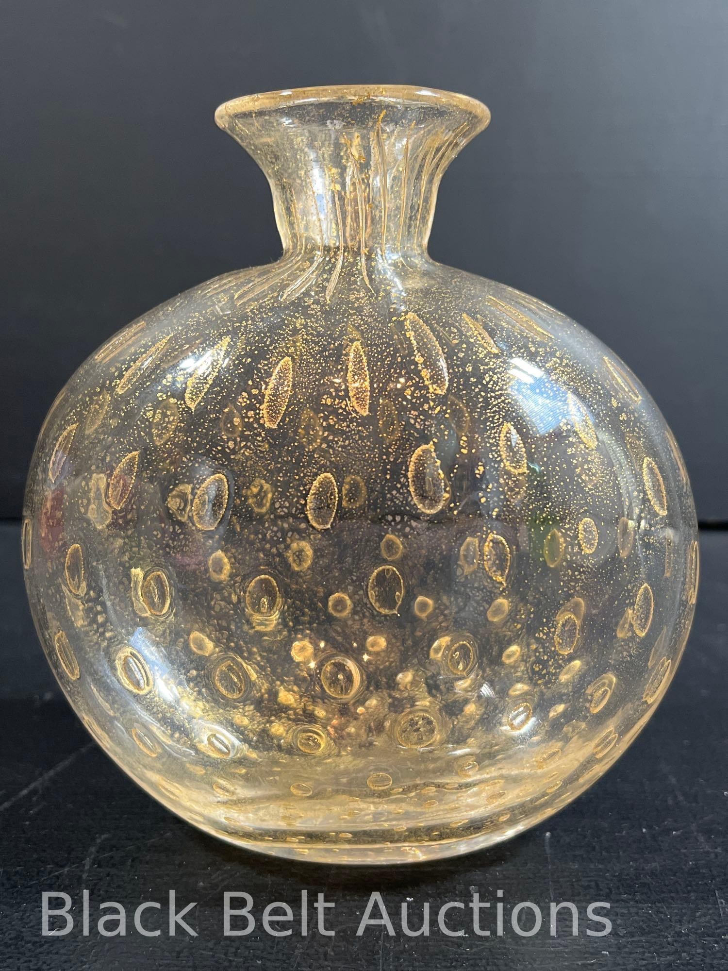 Archimede Seguso Murano Vase for Tiffany: Lot description: Vintage Archimede Seguso "bulliconte" with gold flecks style Murano glass vase made for Tiffany & Co., etched signature and note on the base. The vase measures 6 inches high, 5 1/4 in