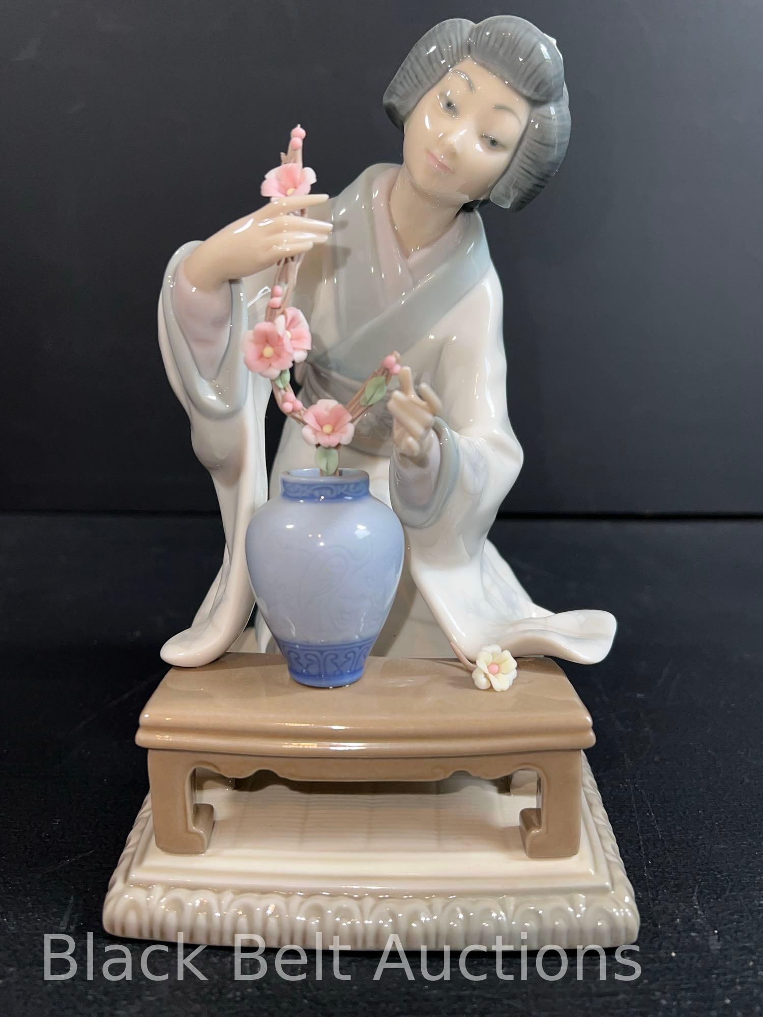 Lladro Figurine "Japanese Girl Decorating" Signed: Lot description: Vintage Lladro Figurine titled "Japanese Girl Decorating" produced between 1973 and 1997 and has since been retired. This figure has been hand signed in 1980 by "J. Lladro". This coul