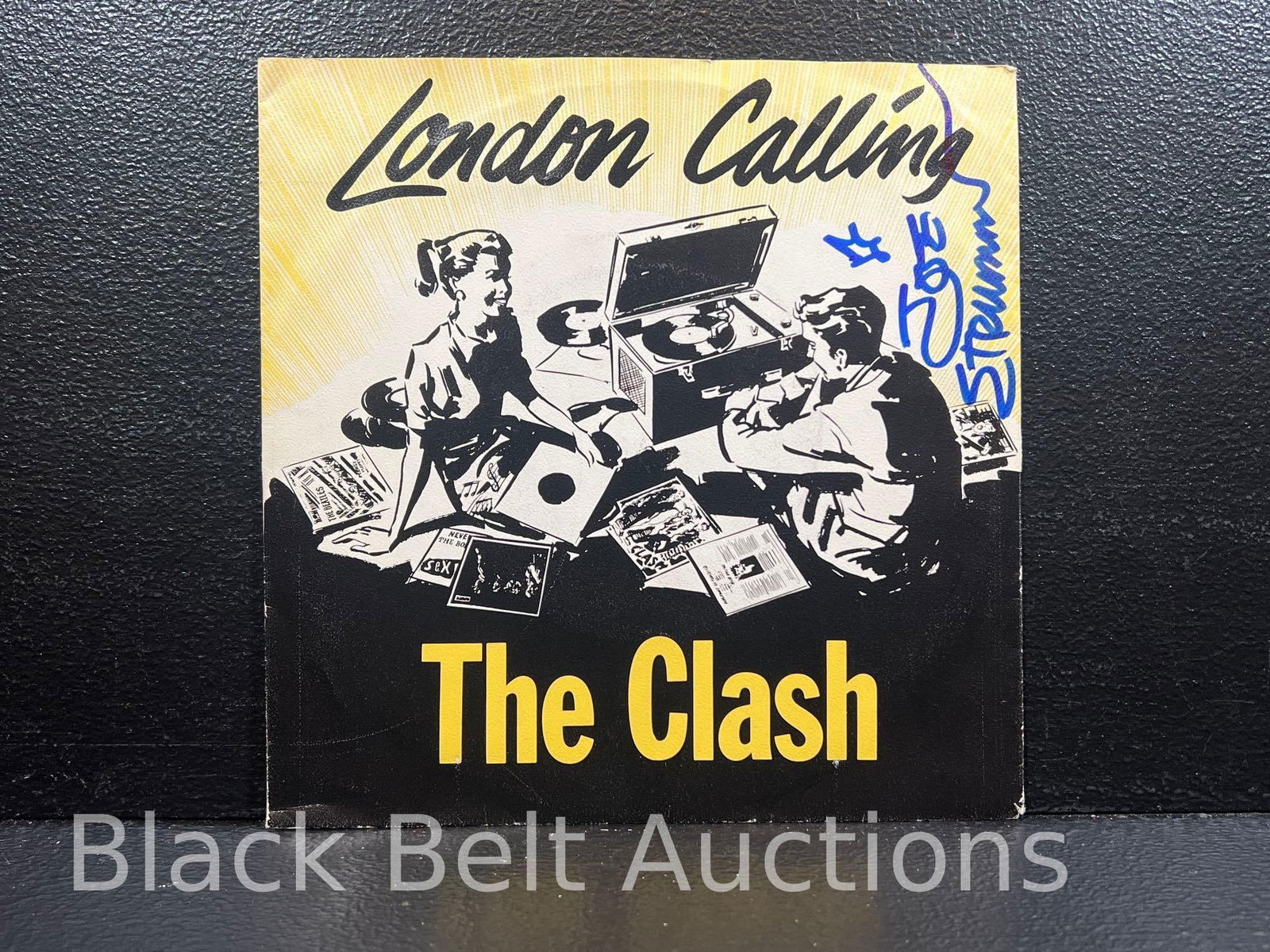 Clash 45 Signed by Joe Strummer: Lot description: The Clash "London Calling" / "Armagideon Time" - a 1979 Holland pressing on the CBS label catalog no. 8087. The picture sleeve has creasing and shows corner and edge wear. No seam spl