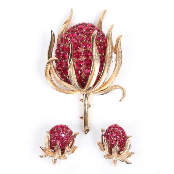 Crown Trifari gold tone protea thistle flower figural (1 of 6)